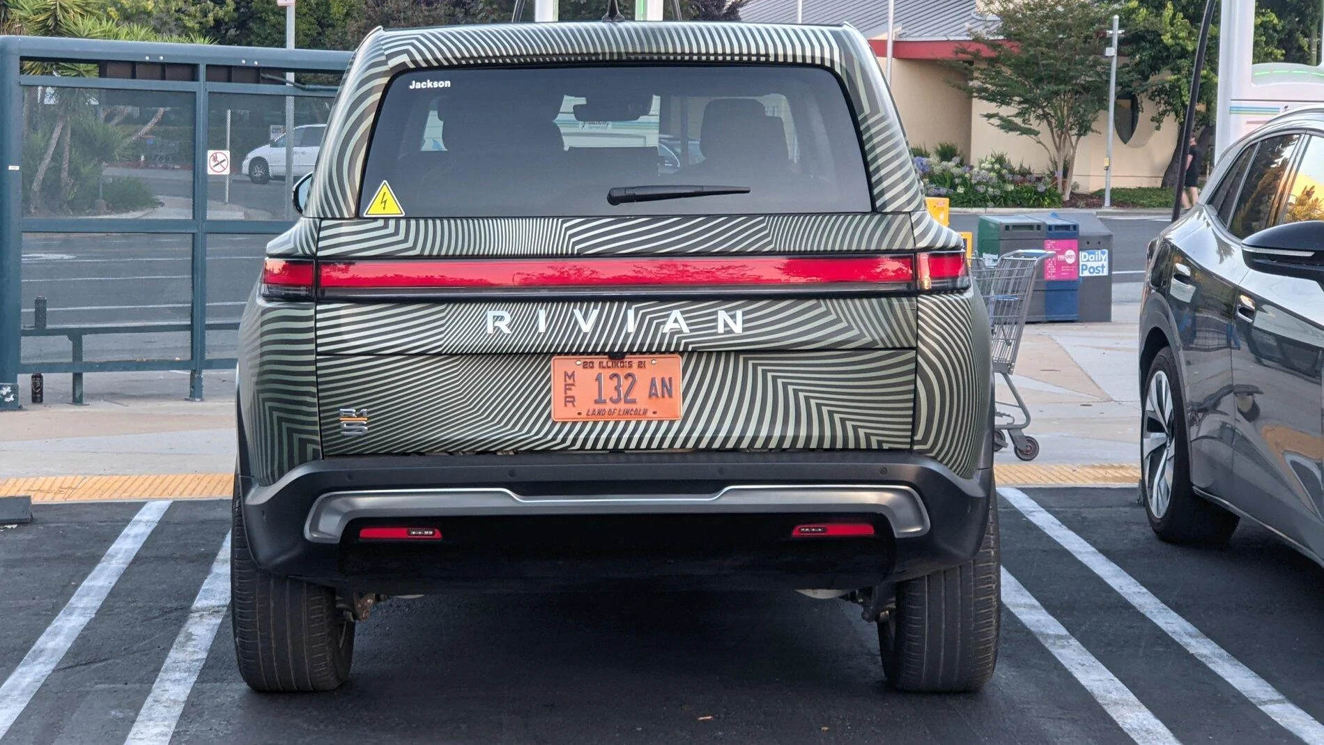 Rivian R1T R1S Real Rivian Photos & Videos fmb0TzV