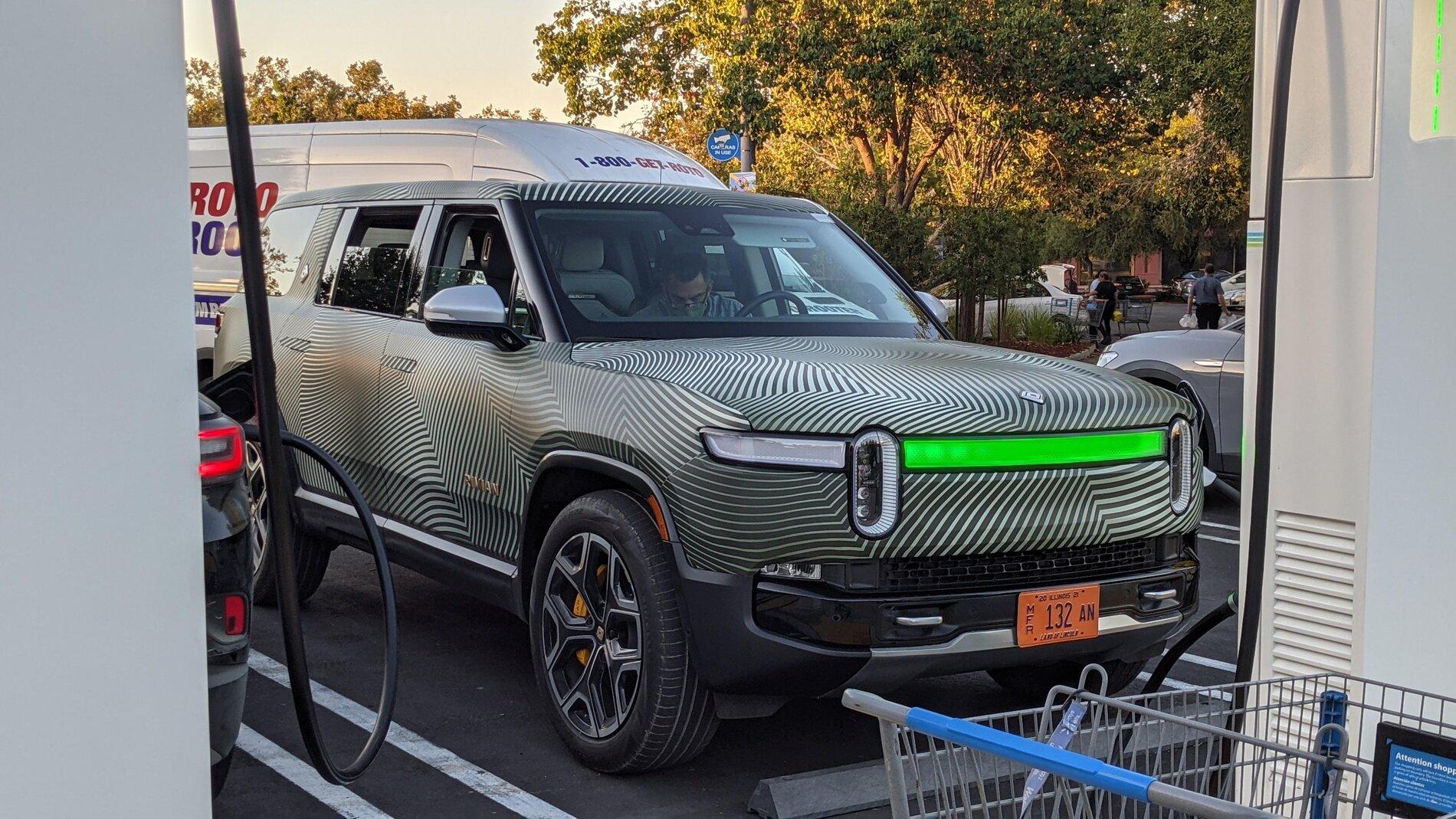Rivian R1T R1S Real Rivian Photos & Videos a54ZRDD