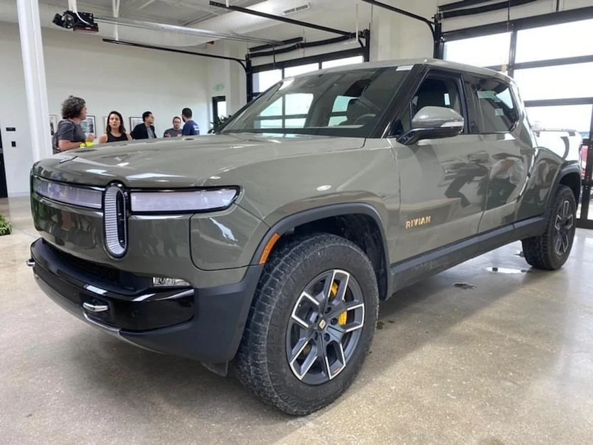 Rivian R1T R1S LAUNCH GREEN R1T Photos Rivian Launch Green R1T First Looks 6