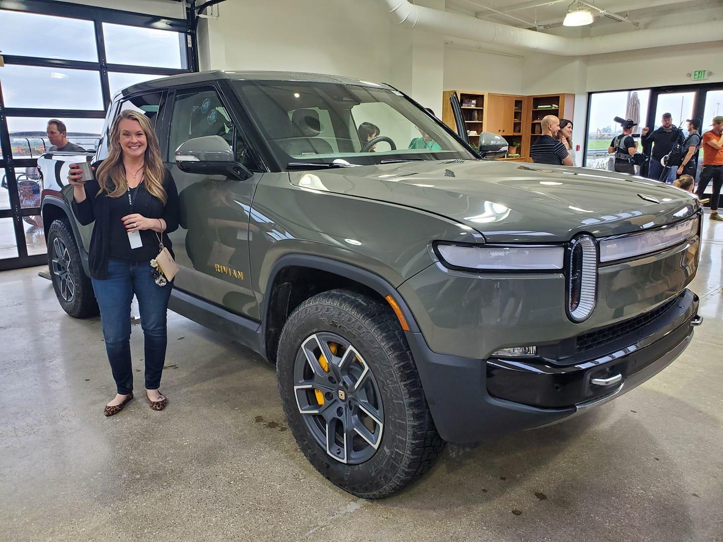Rivian R1T R1S LAUNCH GREEN R1T Photos Rivian Launch Green R1T pickup 1