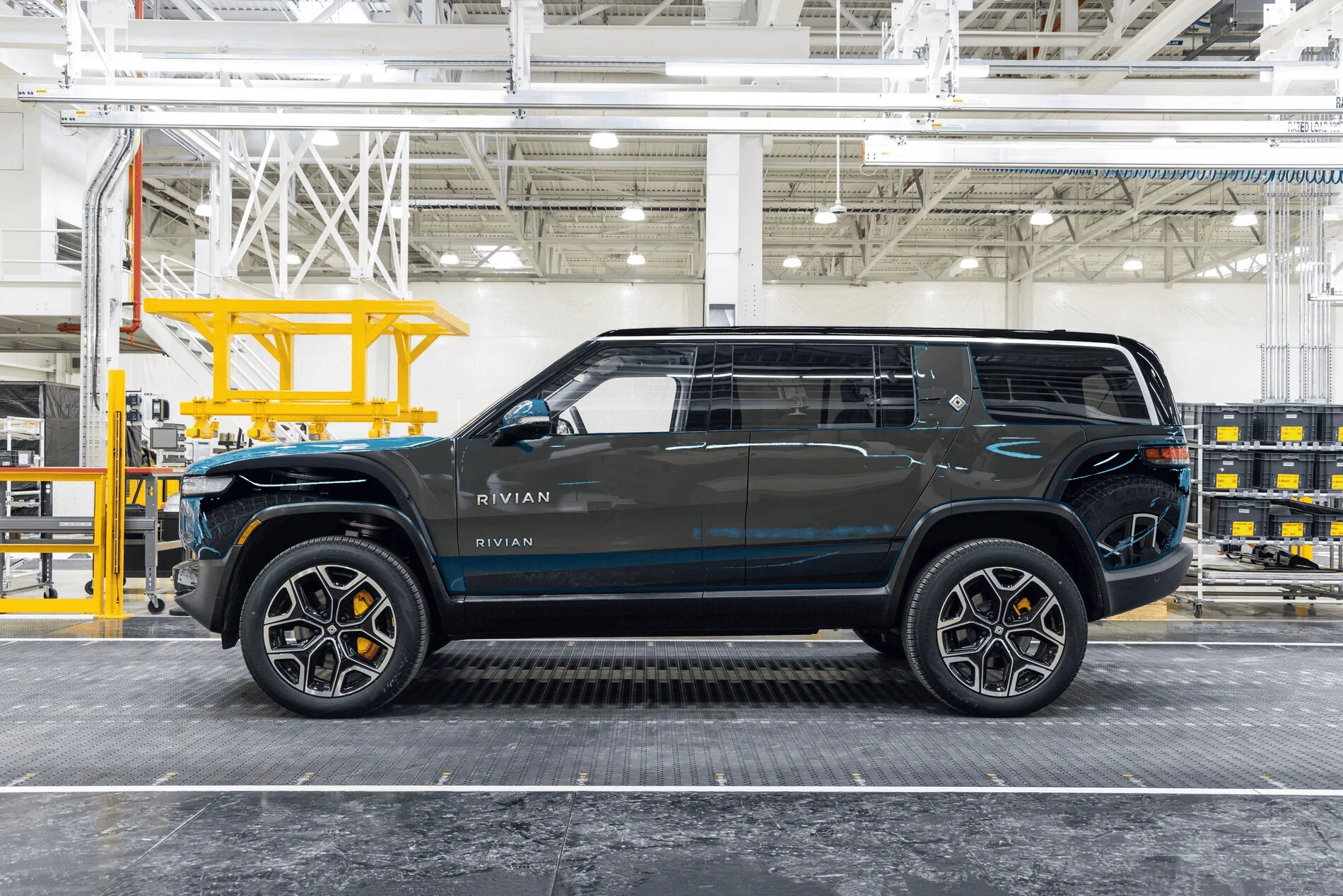 Rivian R1T R1S UPDATED - (Photoshopped) R1S in Launch Green with 22's 1629153182619