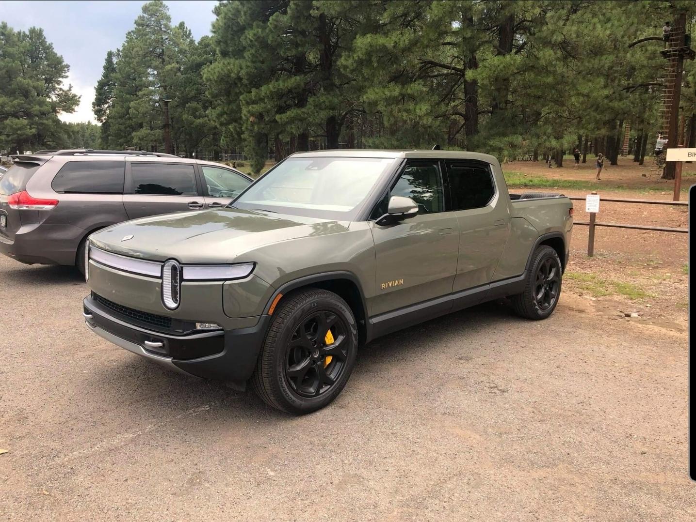 Rivian R1T R1S LAUNCH GREEN R1T Photos rivian r1t launch green 3