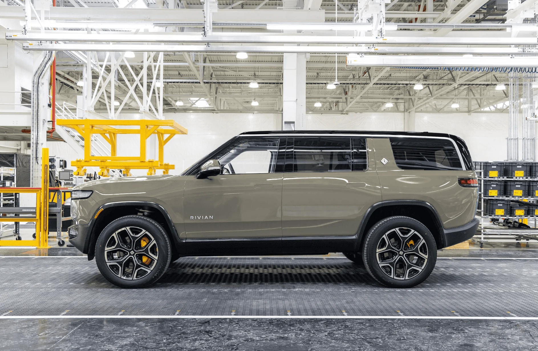 Rivian R1T R1S UPDATED - (Photoshopped) R1S in Launch Green with 22's 1629174454699