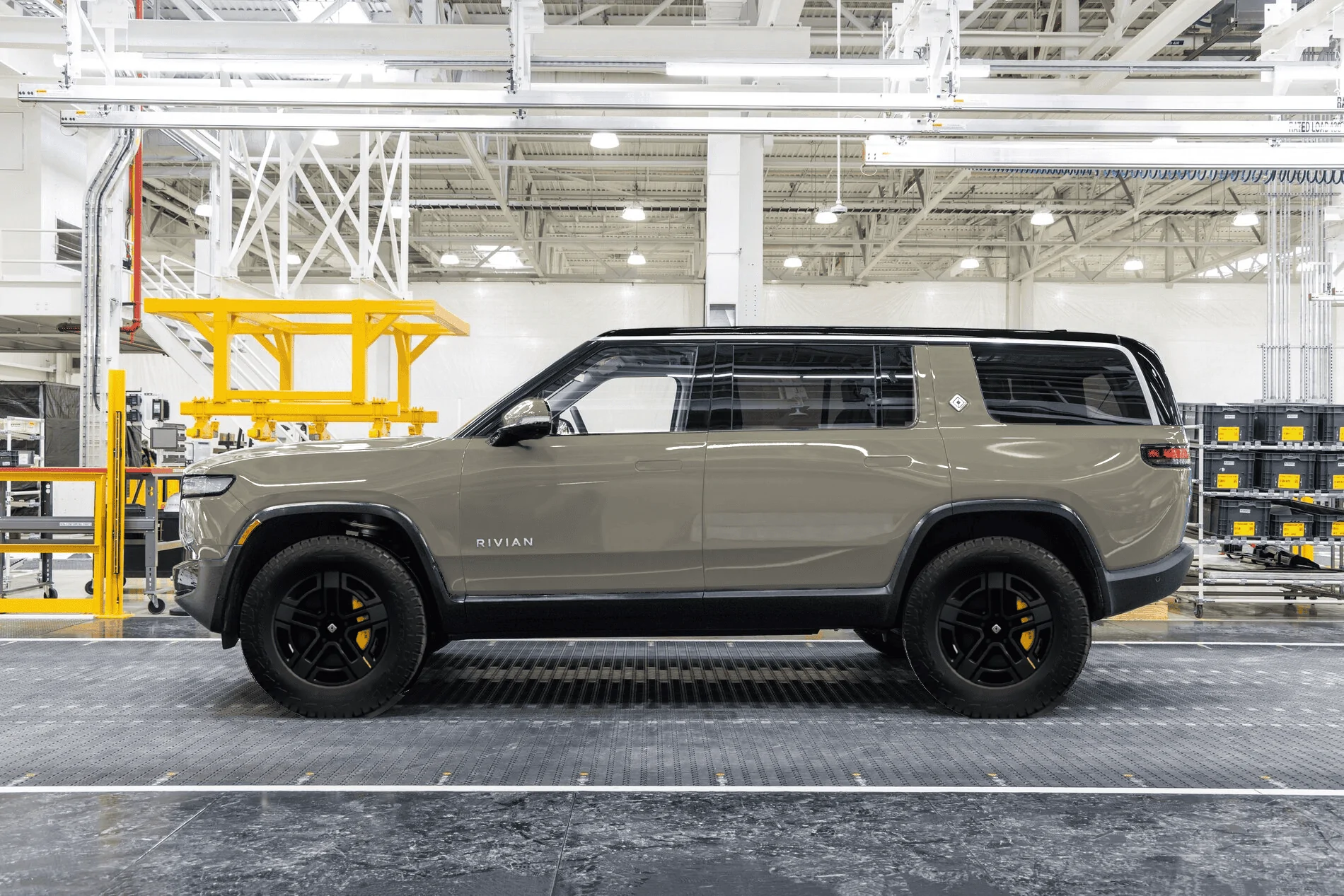 Rivian R1T R1S UPDATED - (Photoshopped) R1S in Launch Green with 22's R1S LG dark 20s