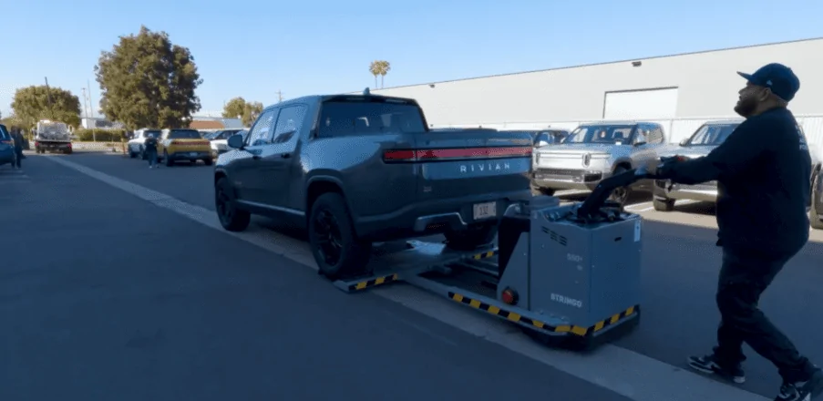 Rivian R1T R1S Motortrend: We ran our Rivian to zero battery charge / range. What happened didn't go well. 1690559651473