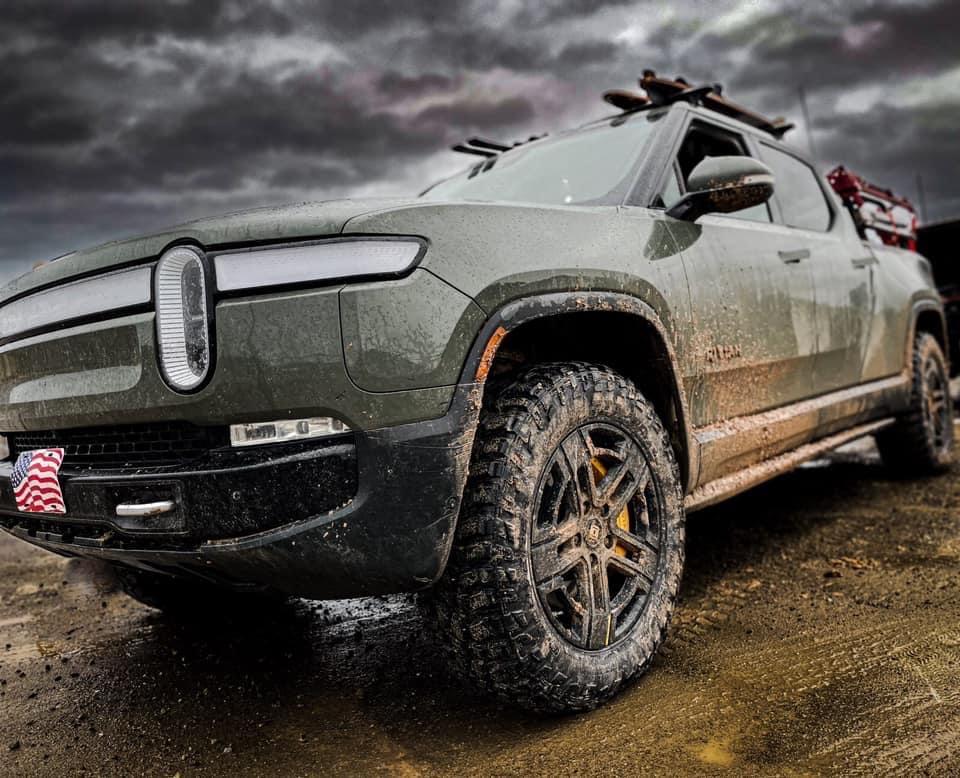 Rivian R1T R1S RIVIAN Branded Rock Sliders - update? IMG_2848.JPG