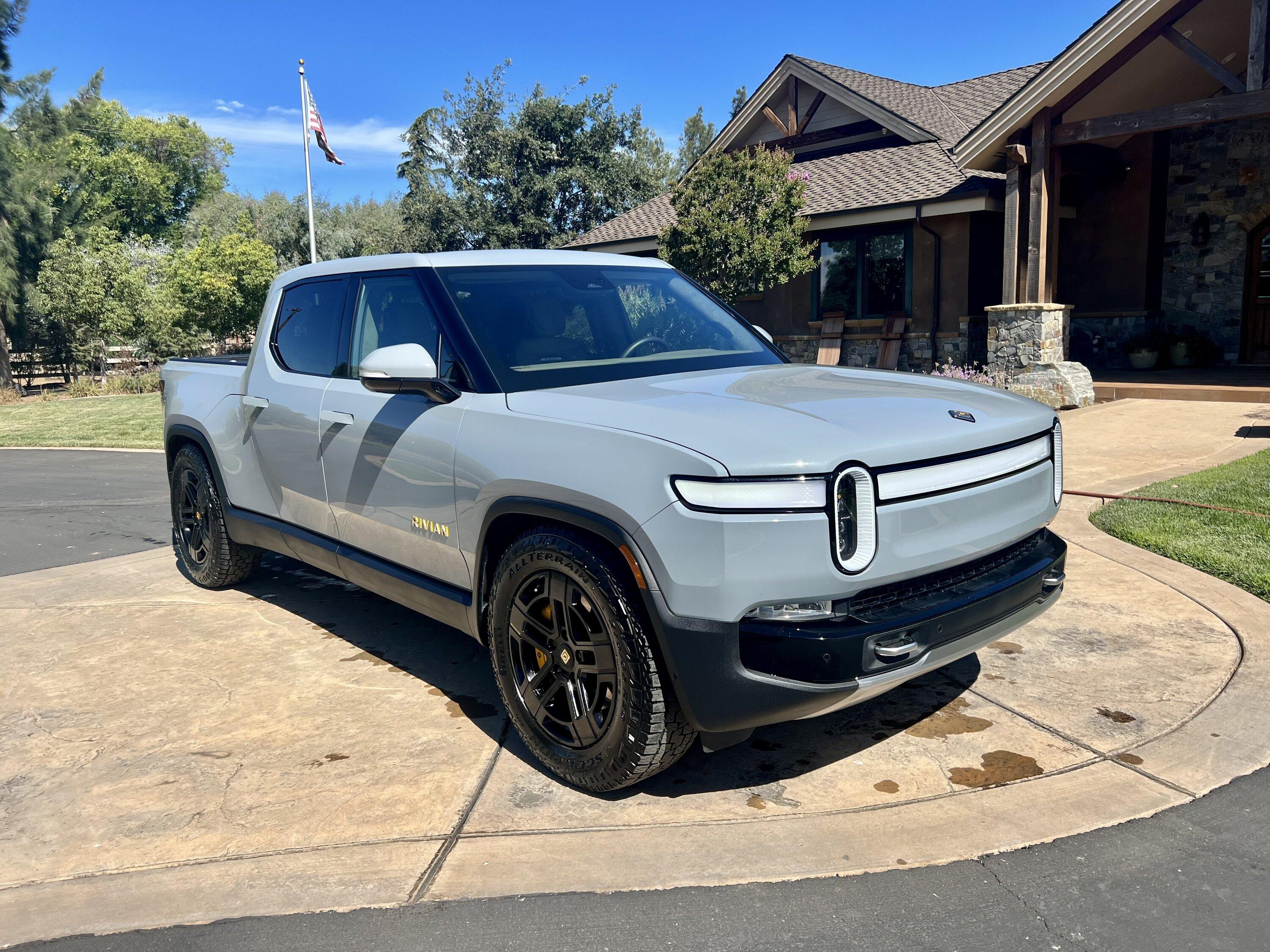 Rivian R1T R1S 2022 Rivian R1T. Adventure. 69K 605CCB95-771C-48BE-8556-4C0CDB15245A