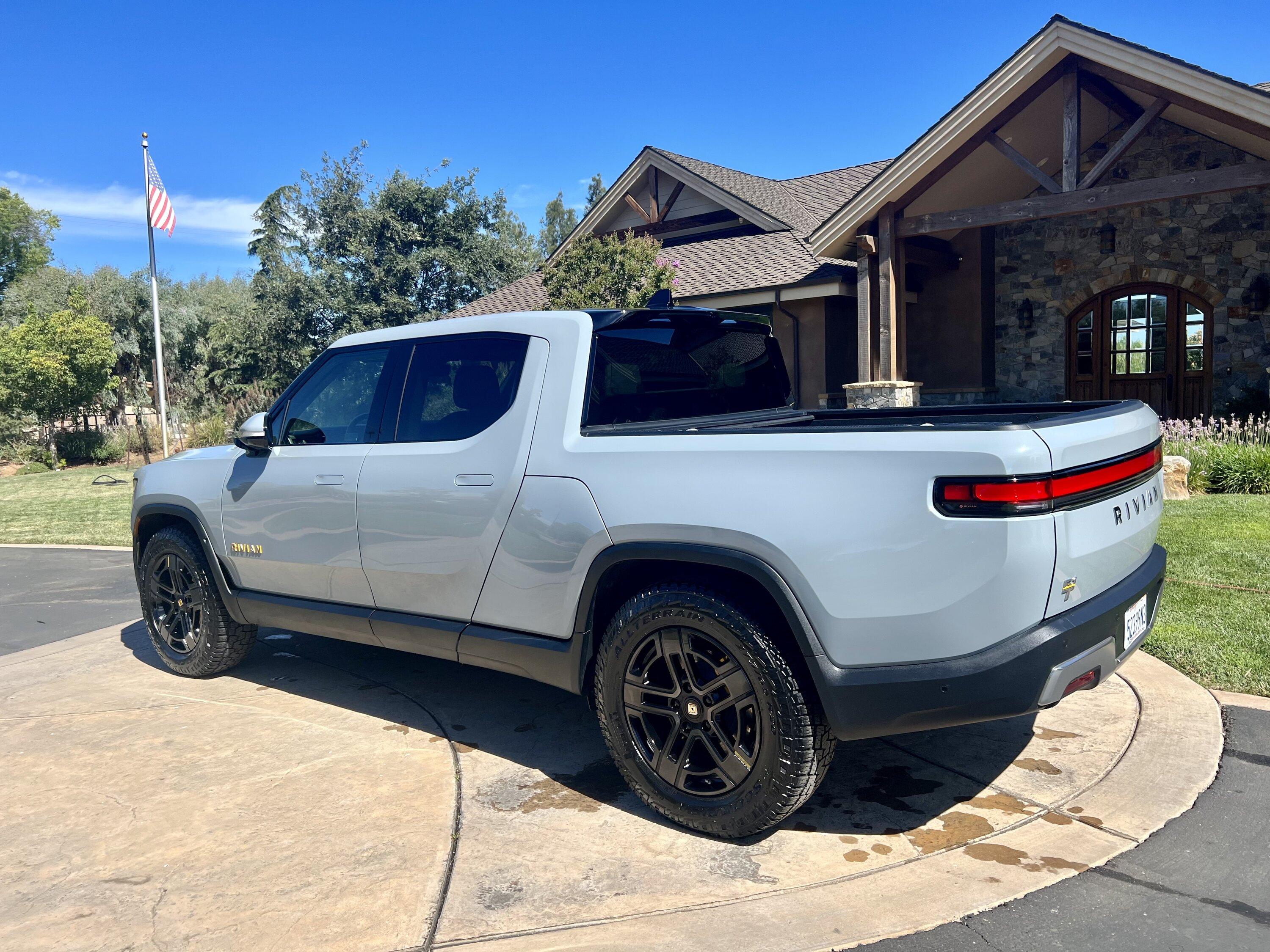 Rivian R1T R1S 2022 Rivian R1T. Adventure. 69K 90BA50F8-DAD1-4444-BFD2-470DCD7F4F7C