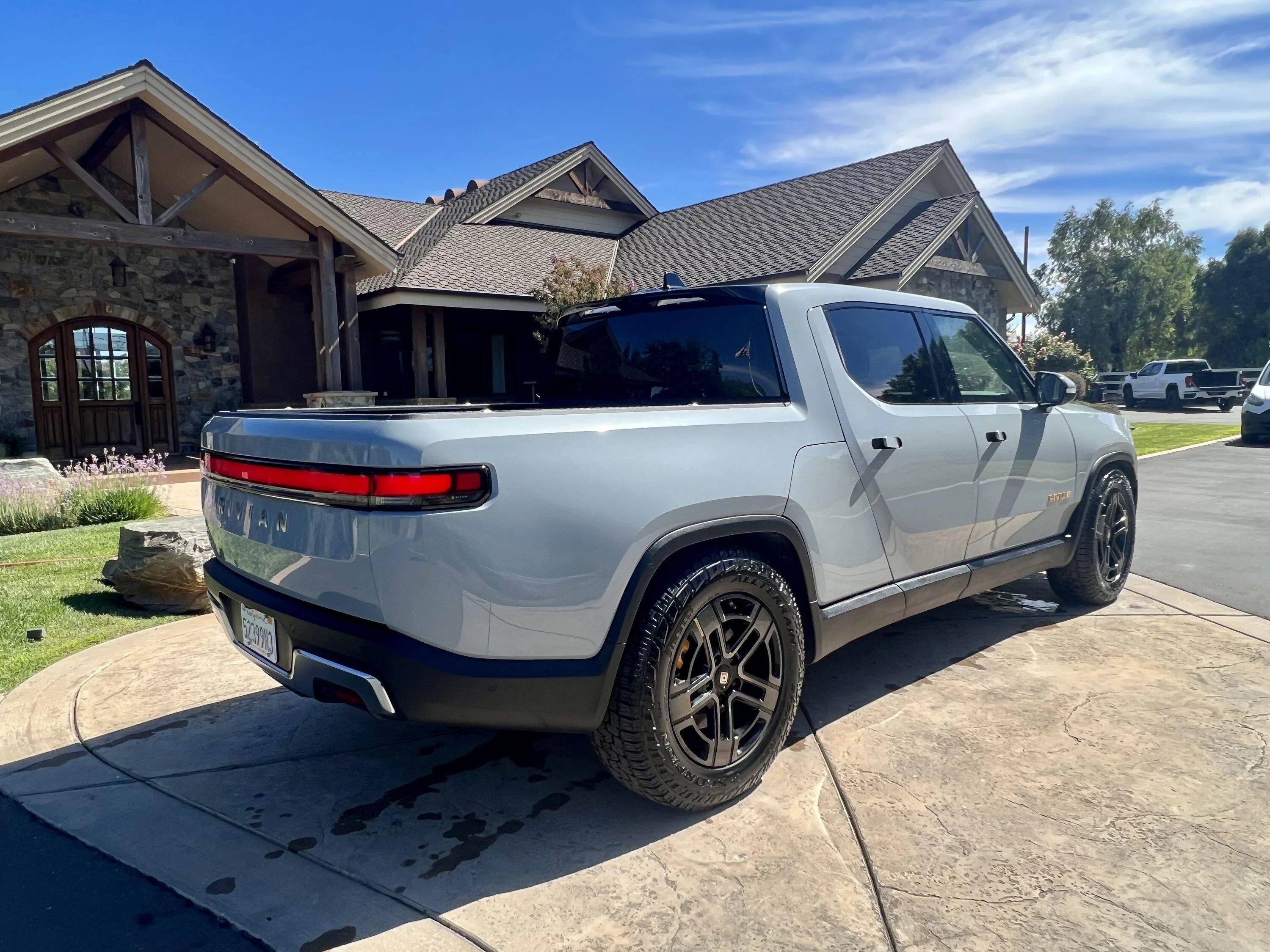 Rivian R1T R1S 2022 Rivian R1T. Adventure. 69K 6E2DD44D-4AC2-44B2-95BE-411A0F68750C