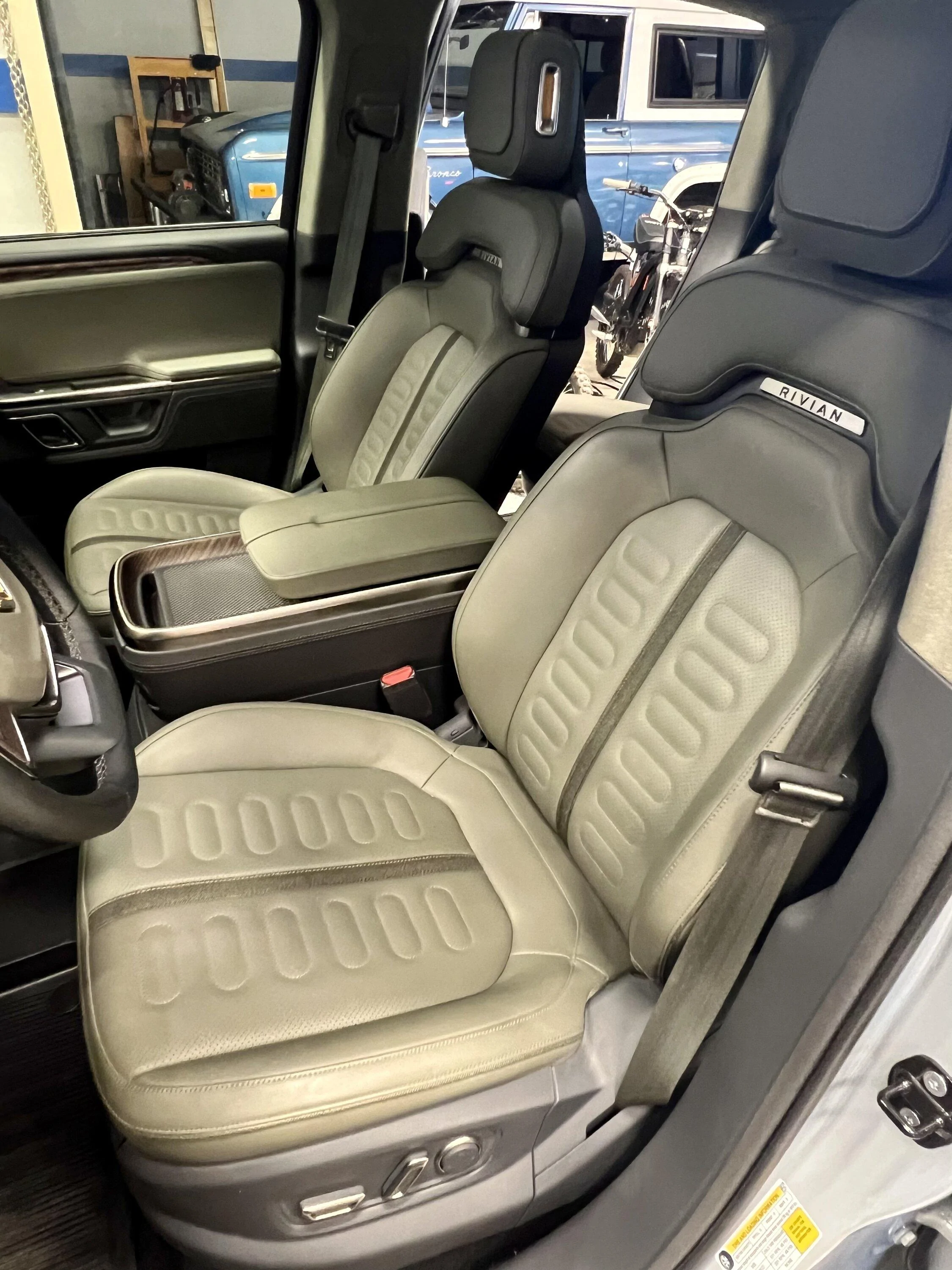 Rivian R1T R1S 2022 Rivian R1T. Adventure. 69K 988A2142-B9AB-4540-B6B6-9F6372C55F42