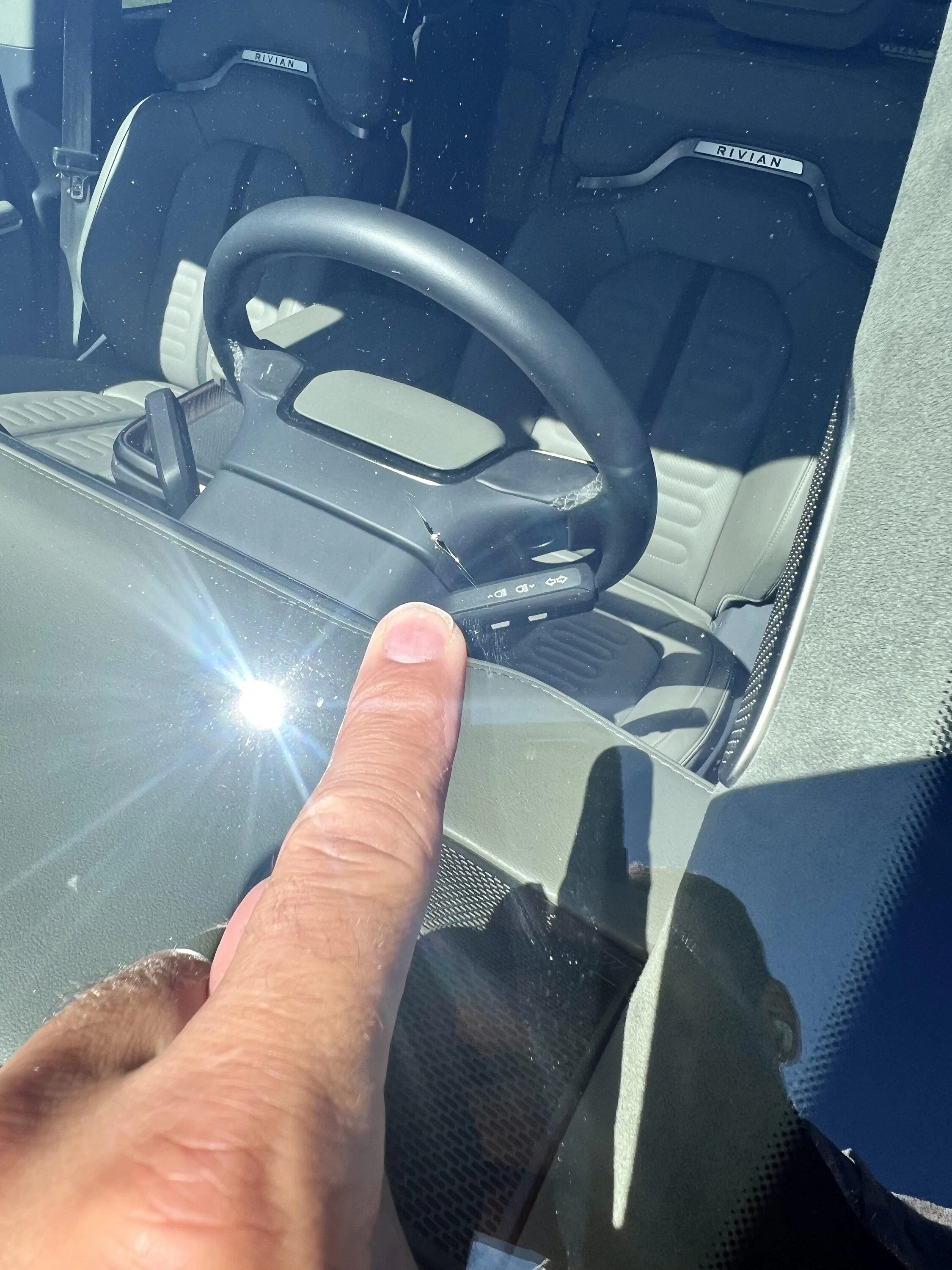 Rivian R1T R1S 2022 Rivian R1T. Adventure. 69K FCC95383-53D0-409C-B722-D8F372B9BC4C