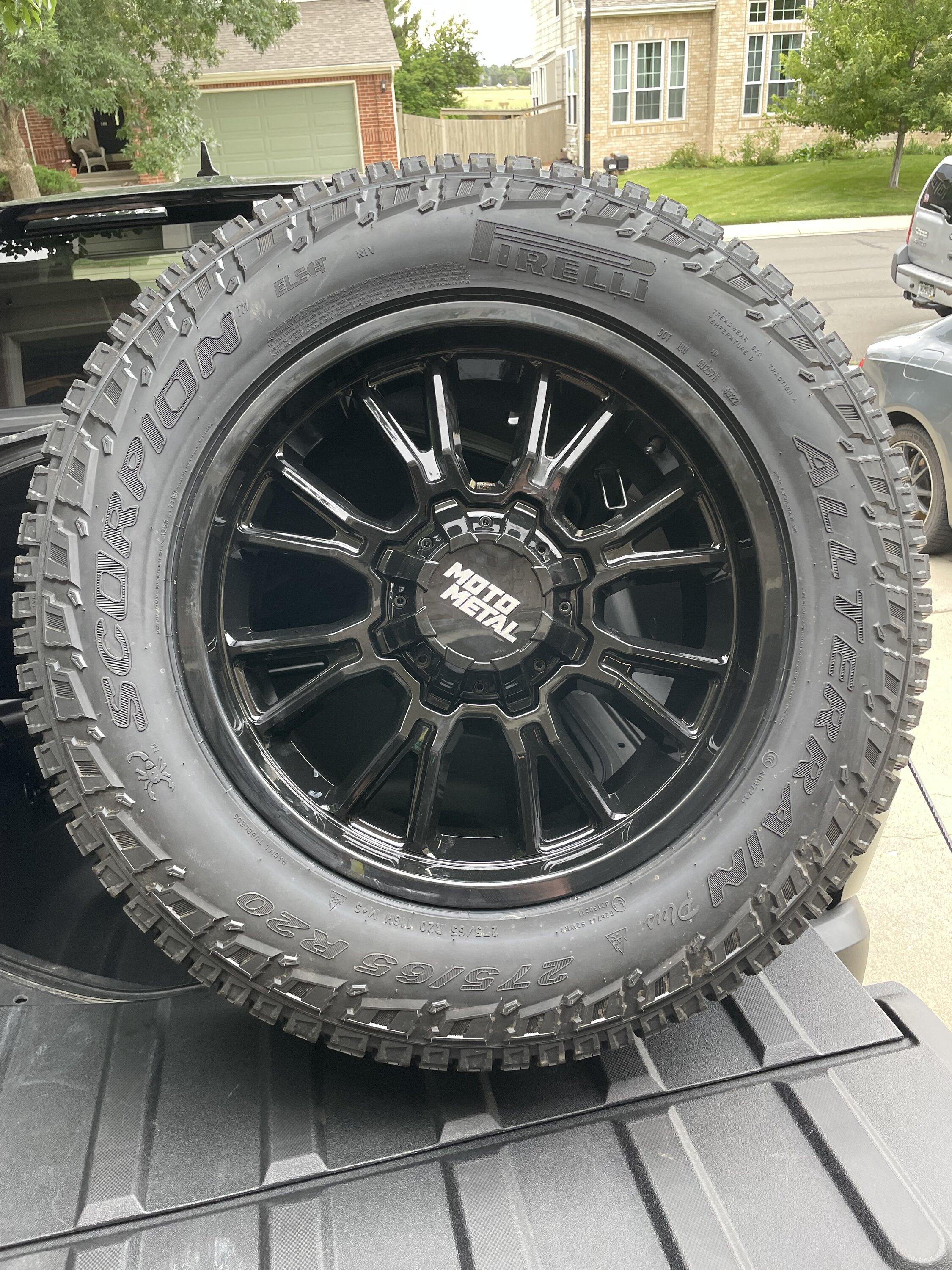 Rivian R1T R1S R1T 20" AT Wheel Weight, Specs, Offset, Bolt Pattern, Construction IMG_5912