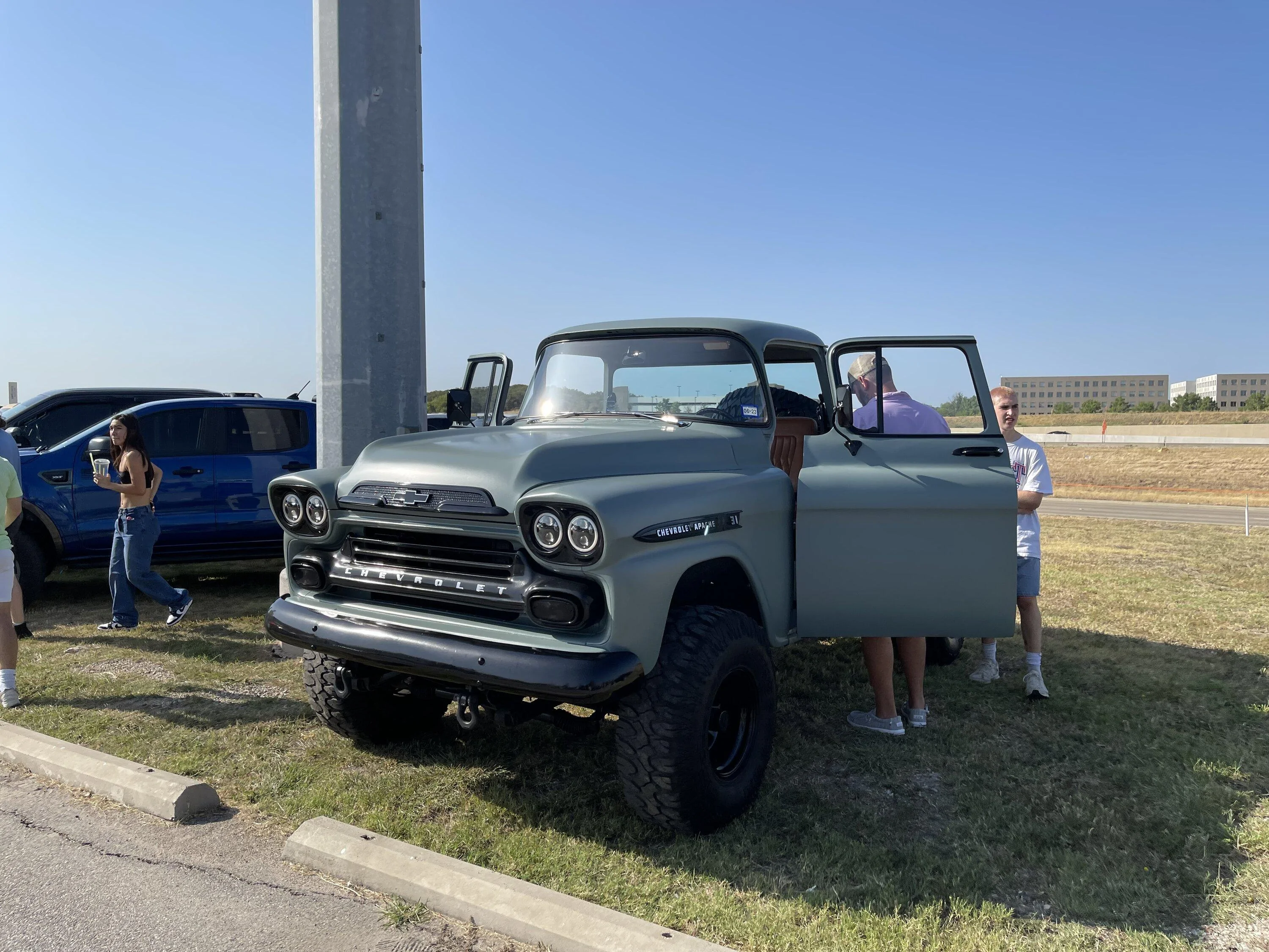 Rivian R1T R1S MidnightRivian 2023 Launch Edition R1S Delivery and Build IMG_2416