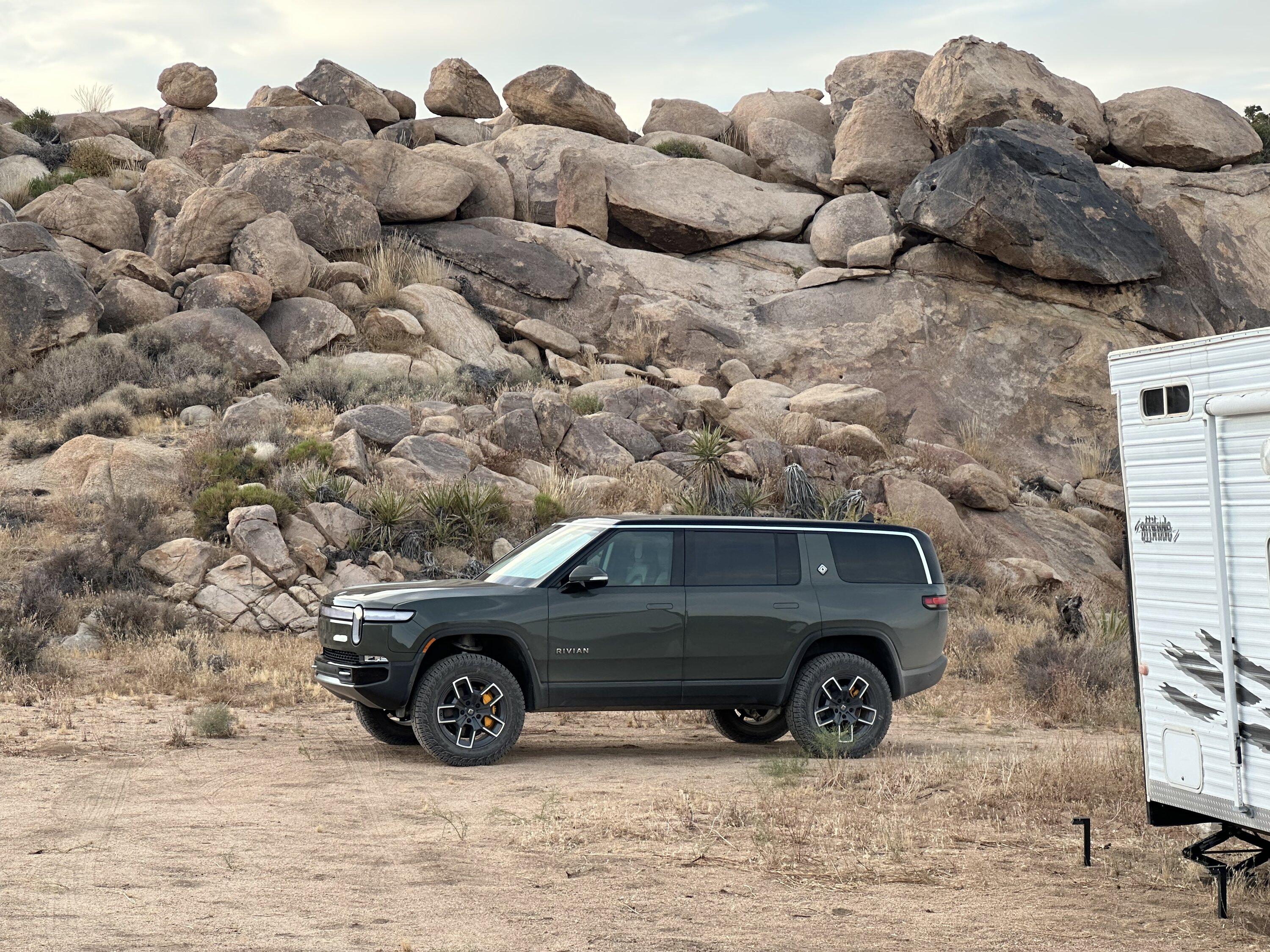Rivian R1T R1S ? LAUNCH GREEN R1S  Photos IMG_2625