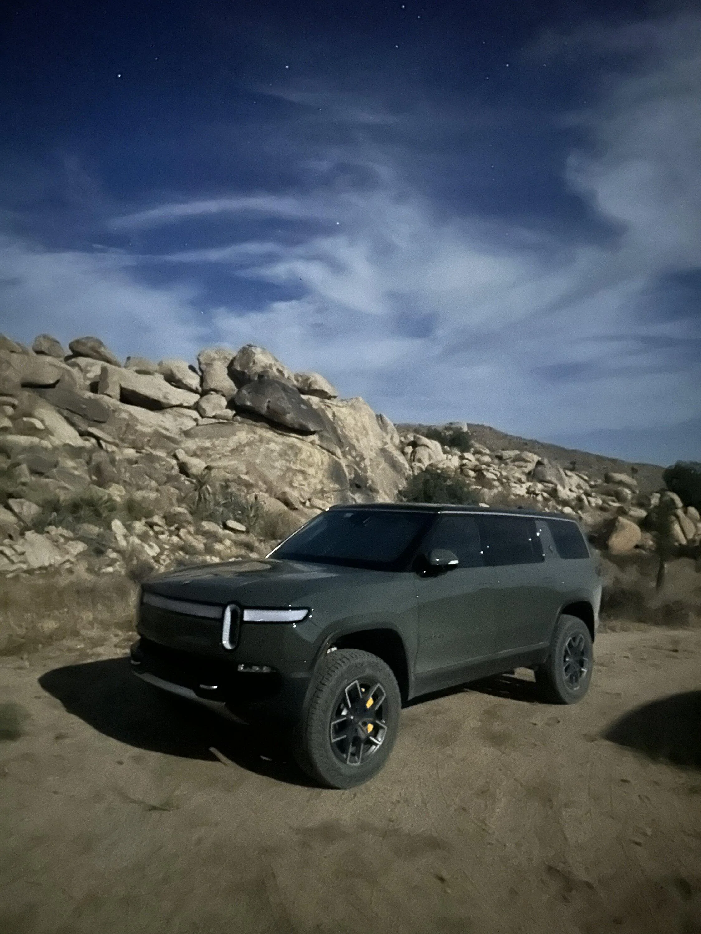Rivian R1T R1S ? LAUNCH GREEN R1S  Photos IMG_2634