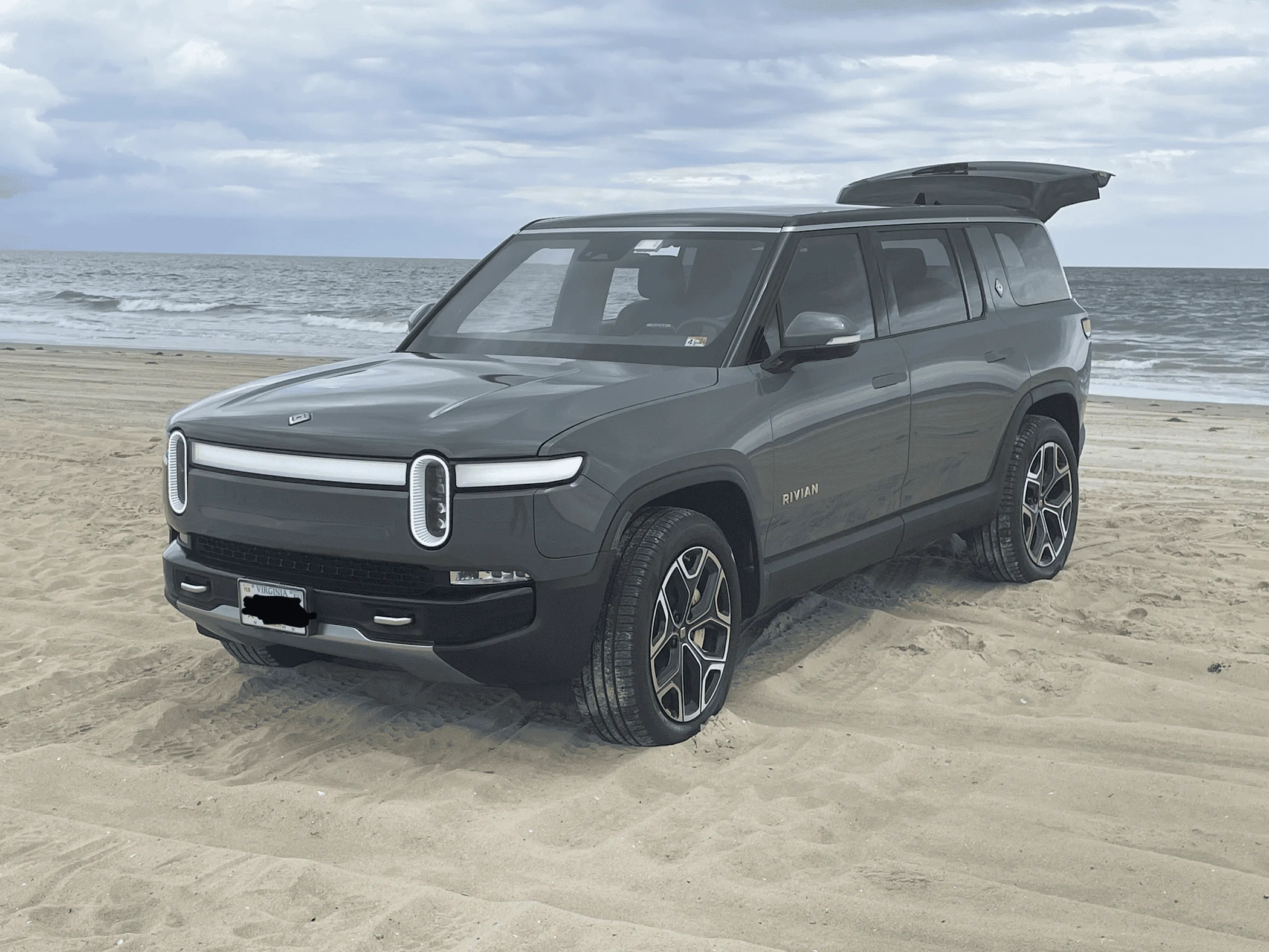 Rivian R1T R1S ? LAUNCH GREEN R1S  Photos 1690768843988