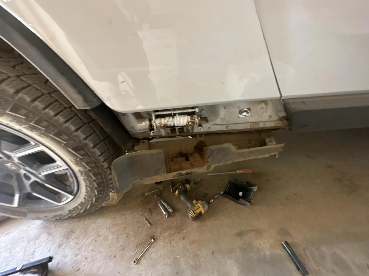 Rivian R1T R1S Gear tunnel door squeak fix.  Lube points. 71245777539__85FF5345-F137-4AE7-9827-39B343072ABA