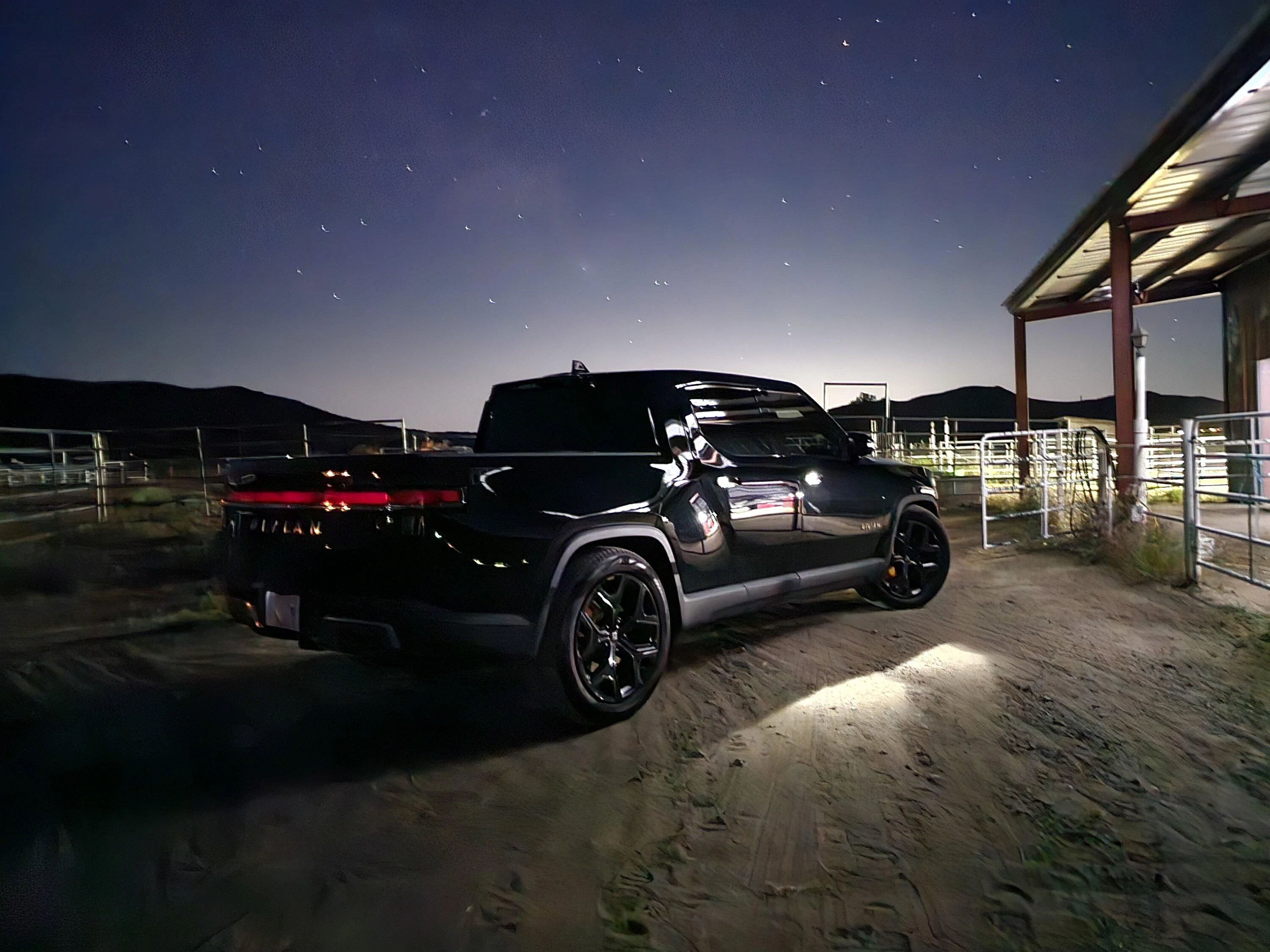 Rivian R1T R1S MIDNIGHT (Black) Rivian Photos 20230714_214642