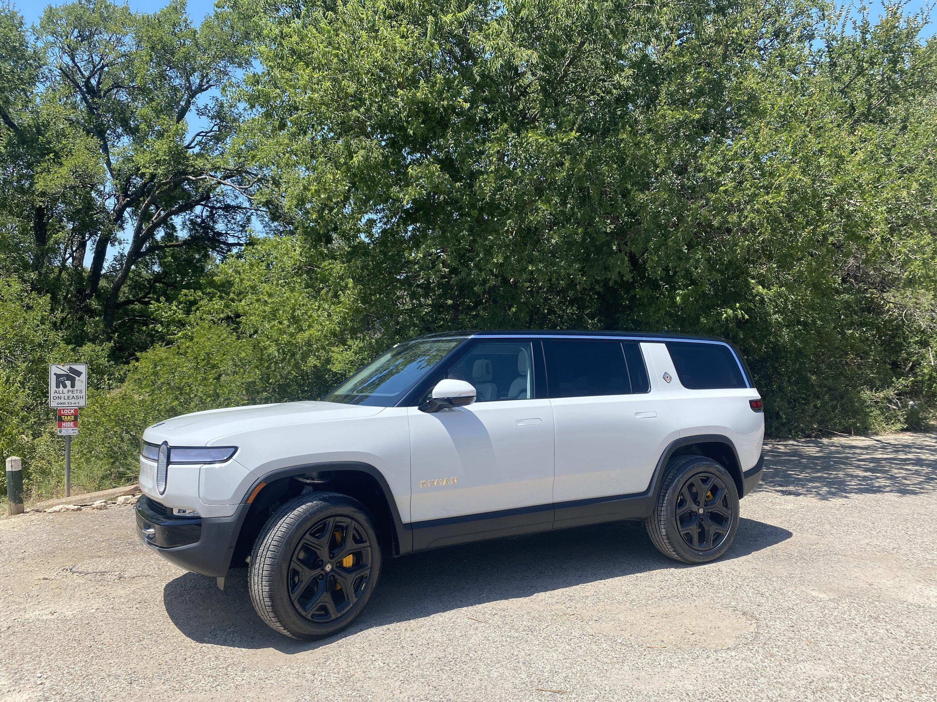 Rivian R1T R1S ? GLACIER WHITE R1S  Photos IMG_3782