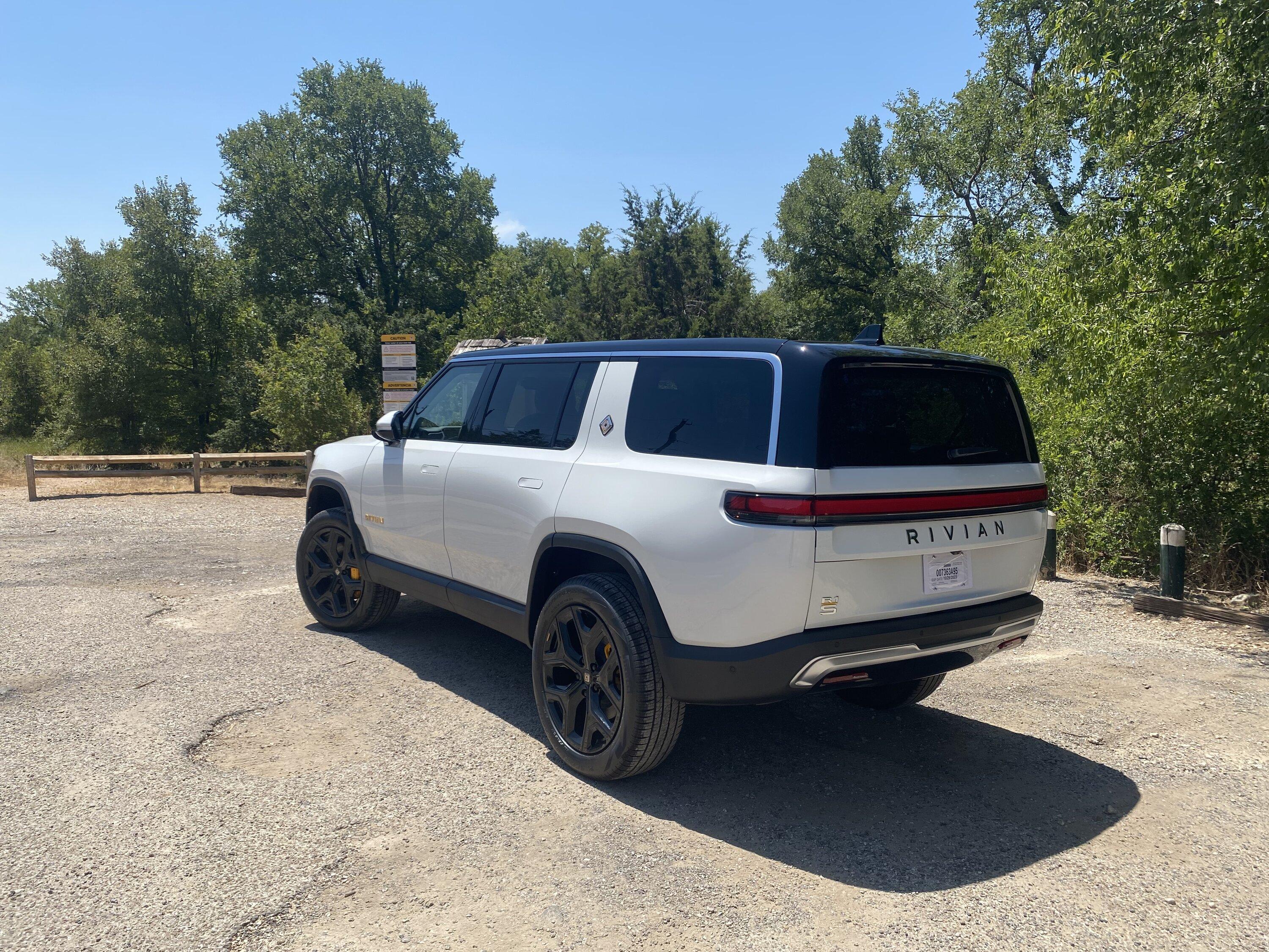 Rivian R1T R1S ? GLACIER WHITE R1S  Photos IMG_3783