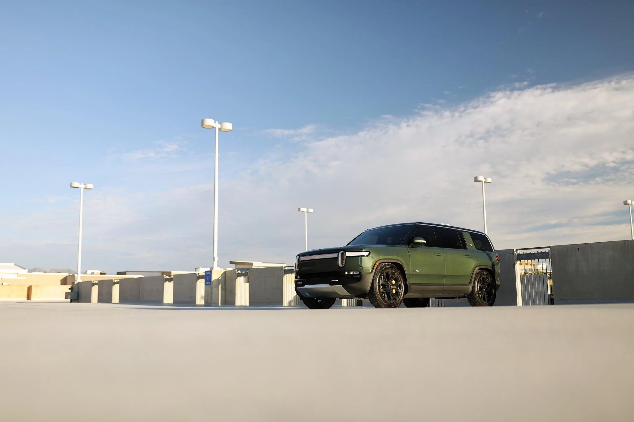 Rivian R1T R1S ? FOREST GREEN R1S Photos 53082176173_79ff2793f6_k