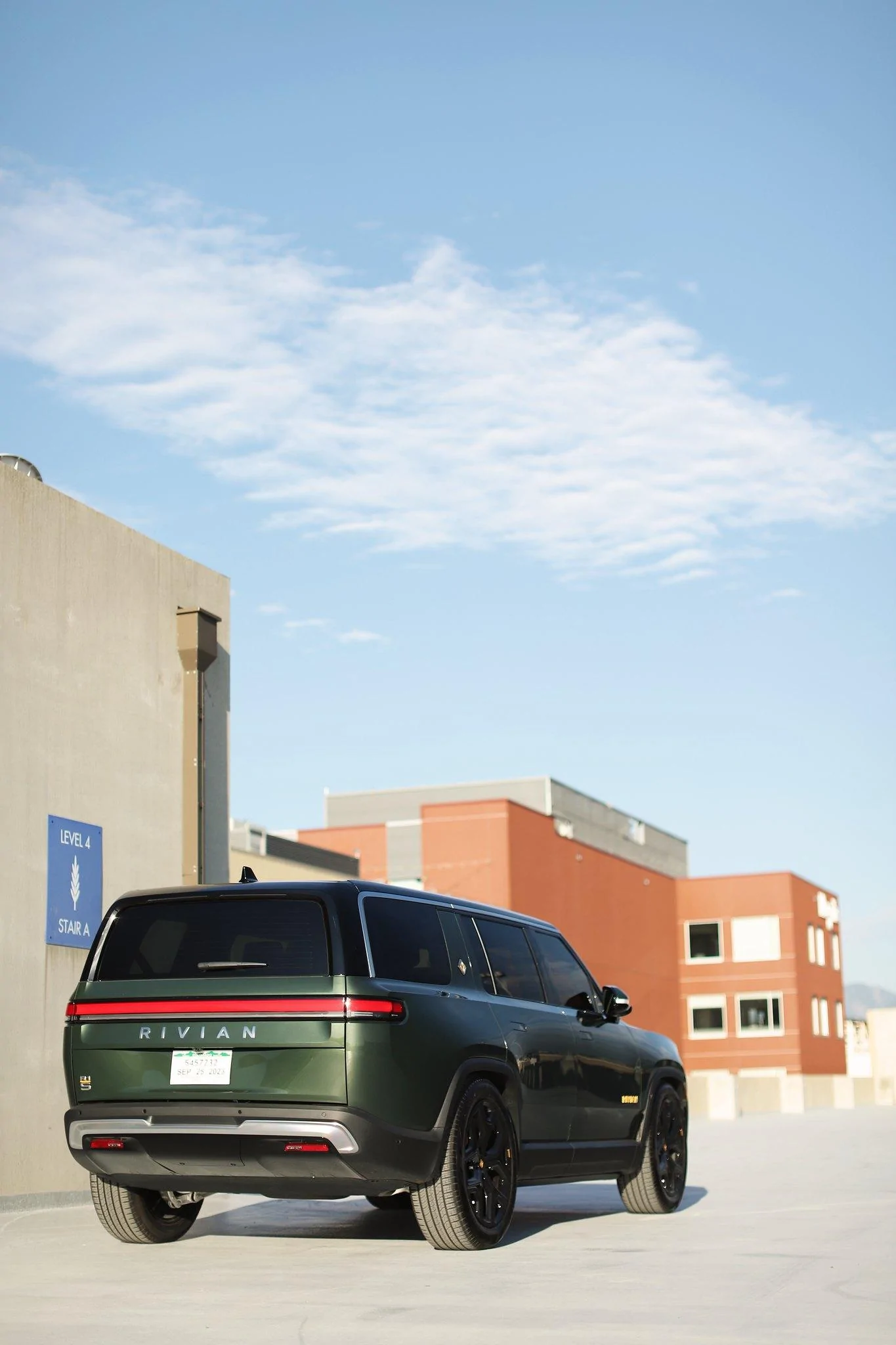 Rivian R1T R1S ? FOREST GREEN R1S Photos 53081876444_c27d57e369_k