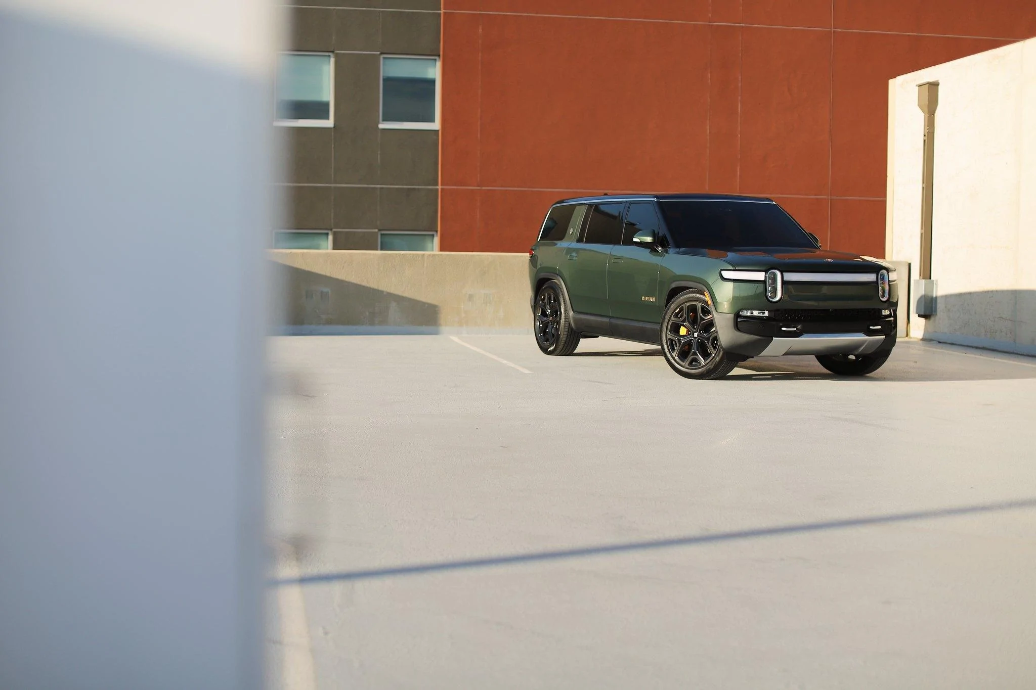 Rivian R1T R1S ? FOREST GREEN R1S Photos 53082126830_80b9f47361_k