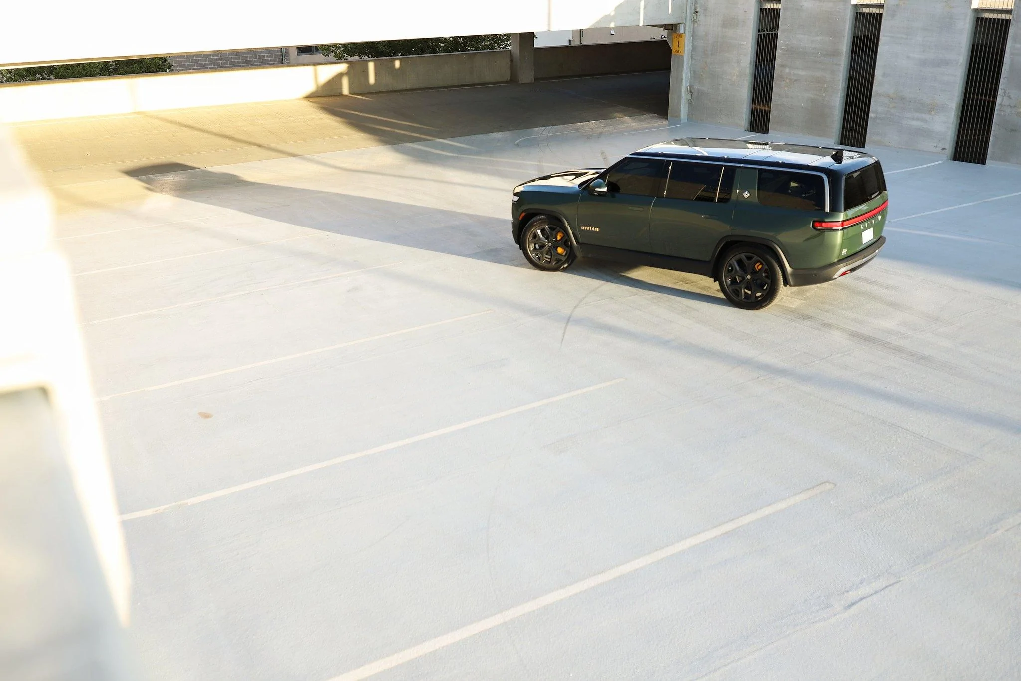 Rivian R1T R1S ? FOREST GREEN R1S Photos 53081167777_41007497cc_k