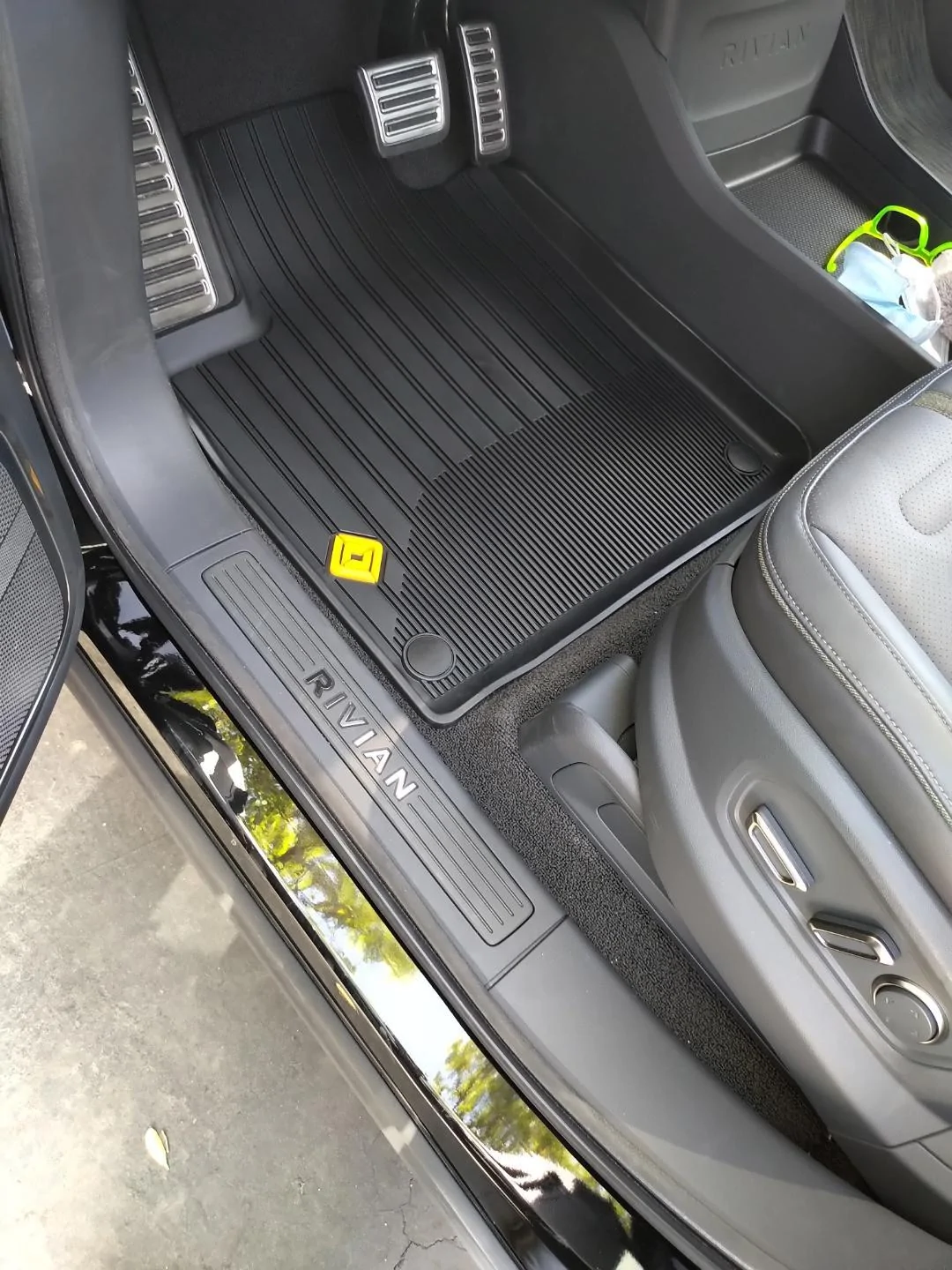 Rivian R1T R1S MidnightRivian 2023 Launch Edition R1S Delivery and Build All Weather Mats