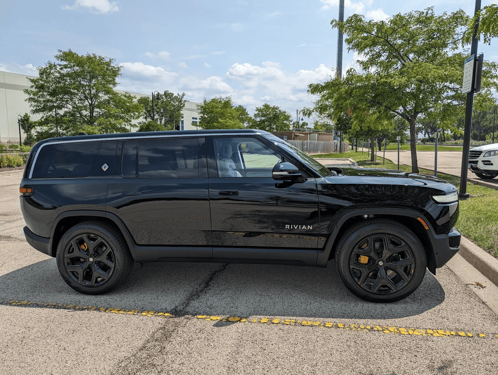 Rivian R1T R1S MIDNIGHT (Black) Rivian Photos 1690931808559-png
