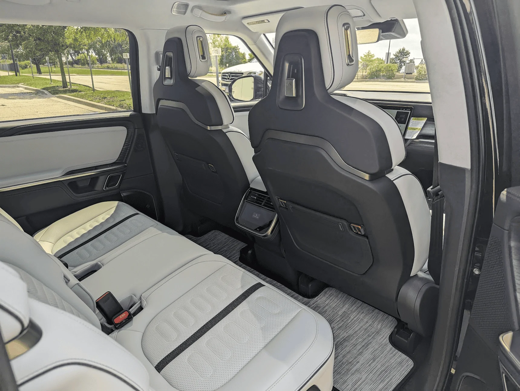 Rivian R1T R1S MIDNIGHT (Black) Rivian Photos 1690931931516-png