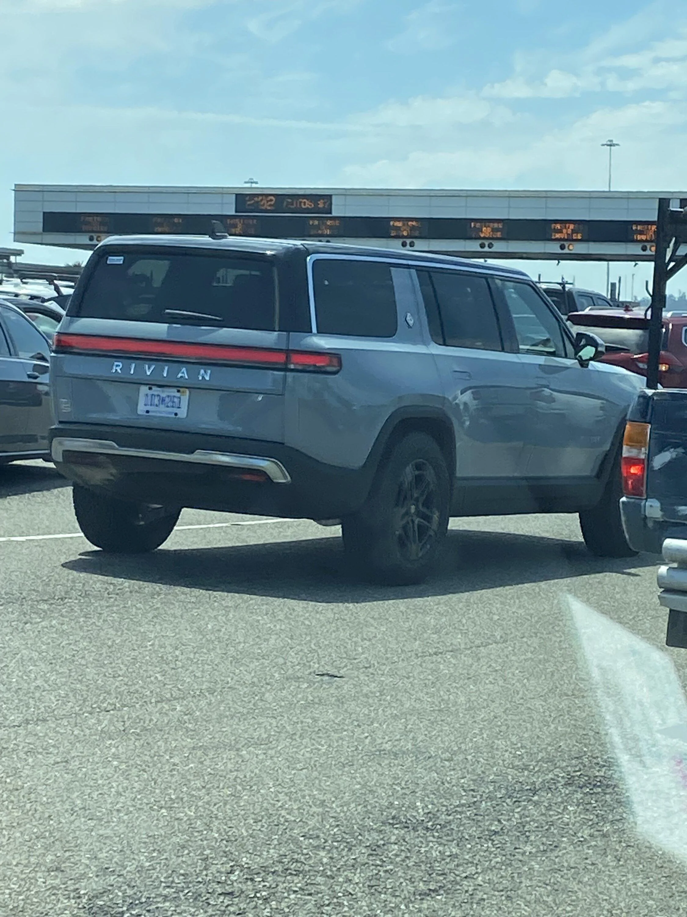Rivian R1T R1S Dual motor delivery estimates IMG_4167