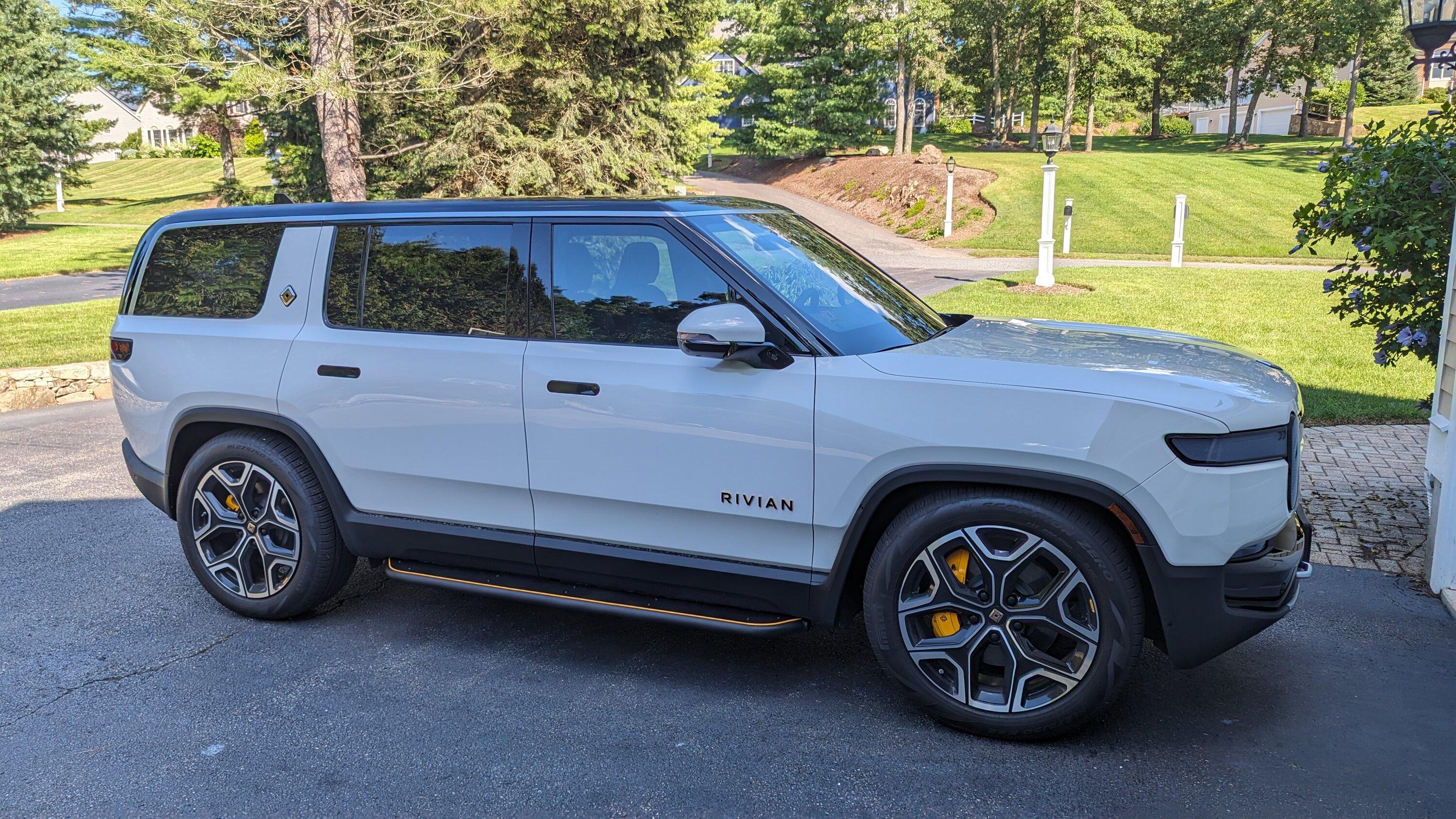 Rivian R1T R1S Completed my RMaxx Running Board install (R1S) Rivian Running Board Pic