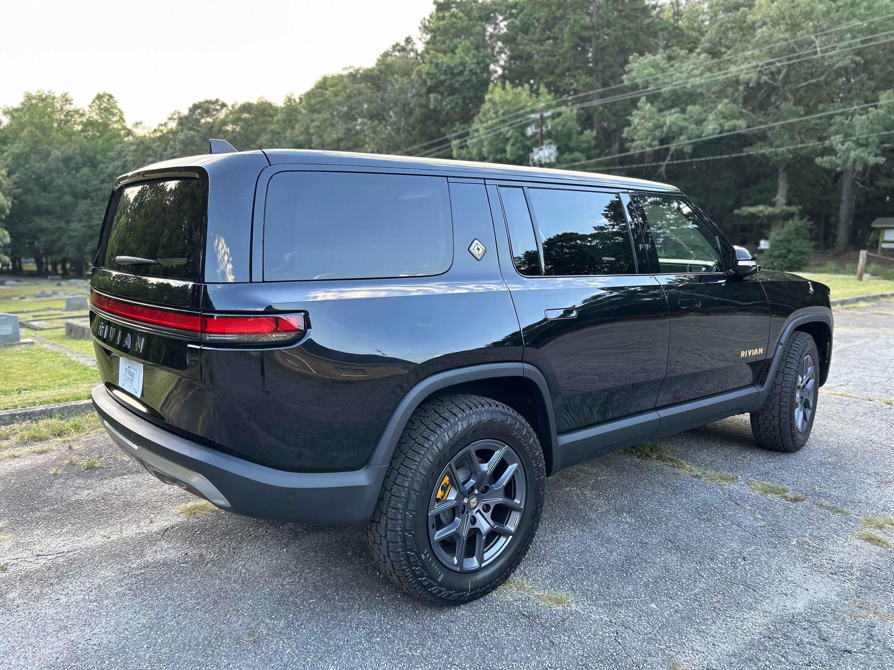 Rivian R1T R1S ATL_R1S Midnight Black Build IMG_0596