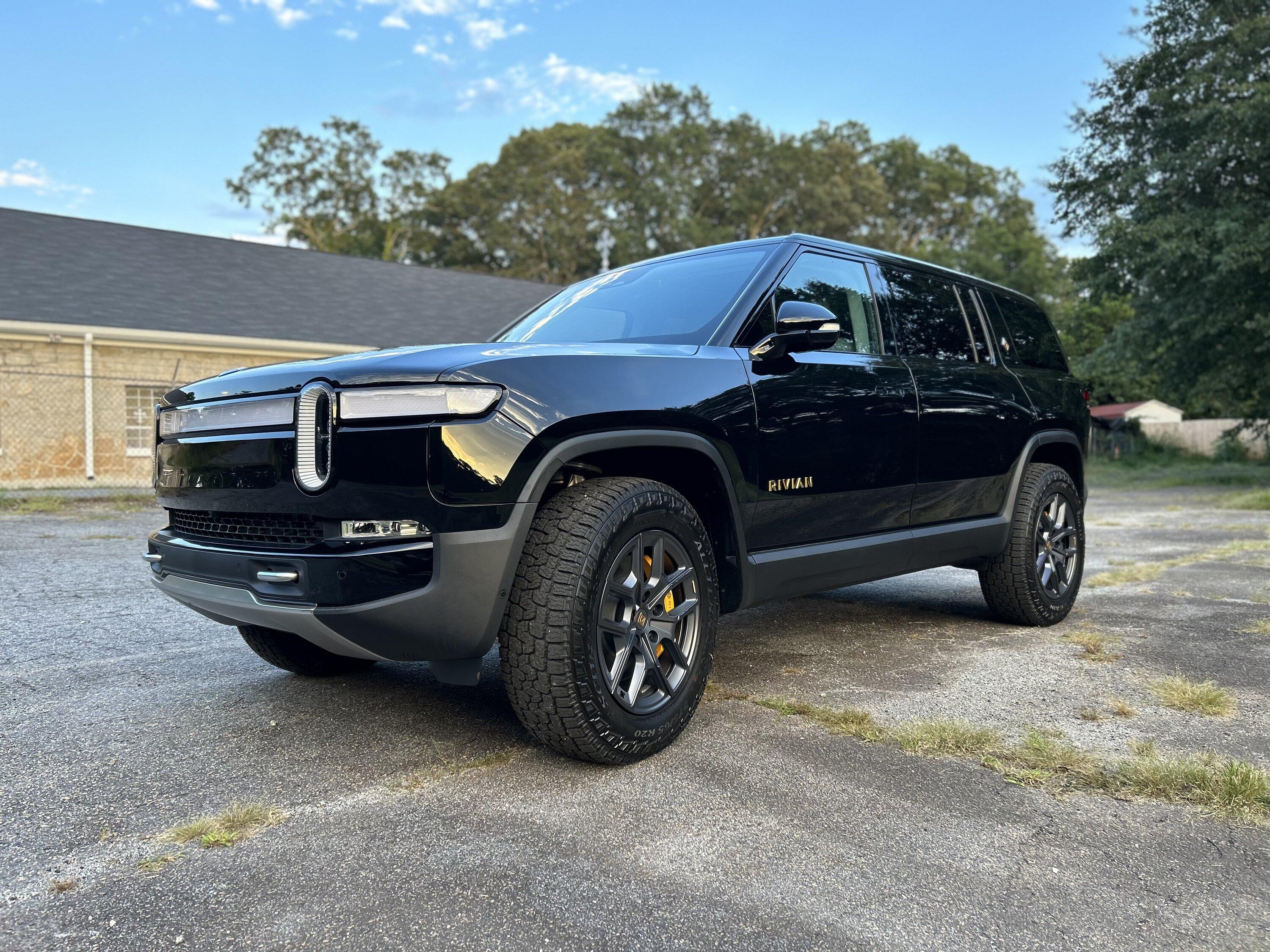 Rivian R1T R1S ATL_R1S Midnight Black Build IMG_0607