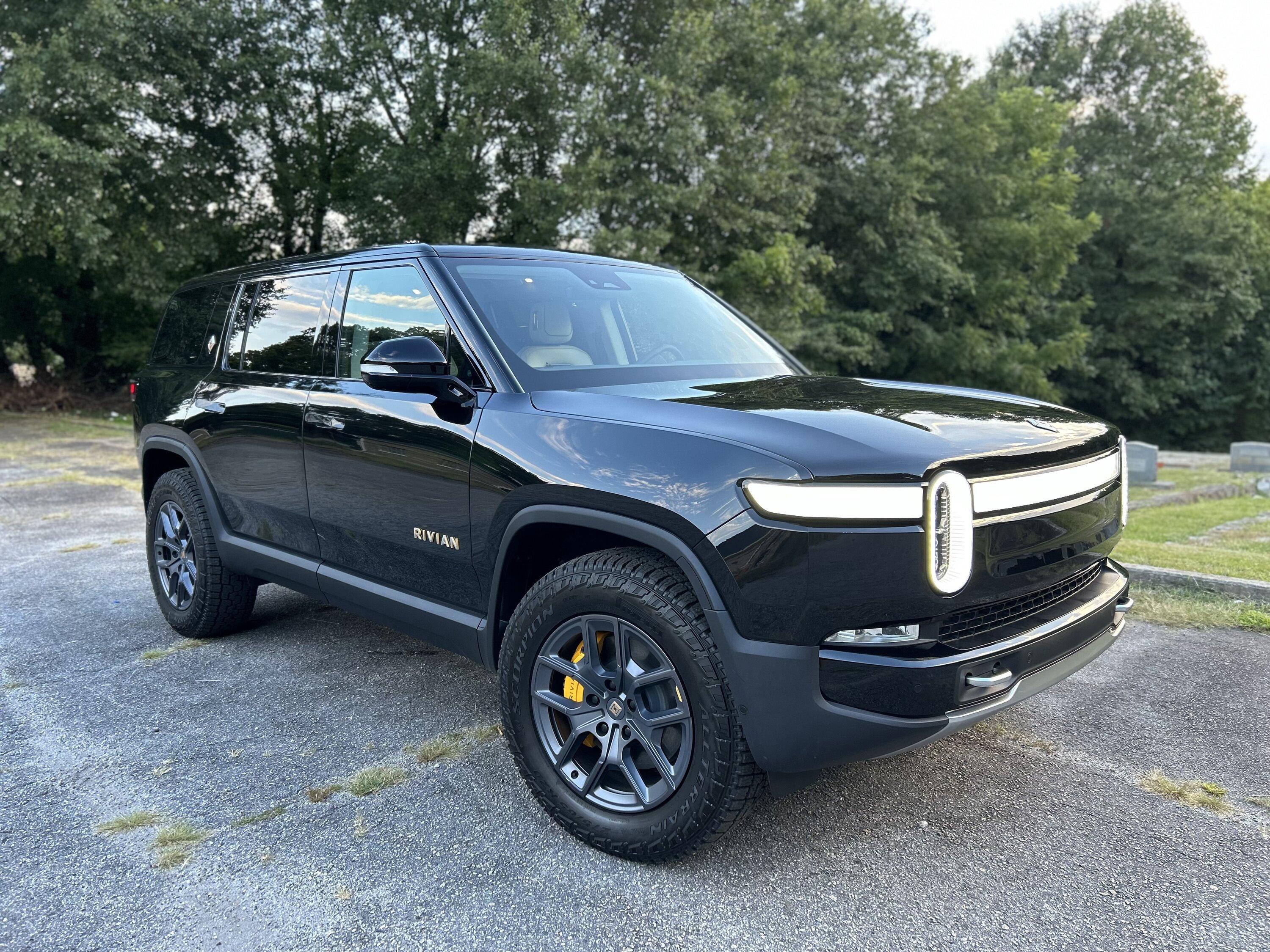Rivian R1T R1S ATL_R1S Midnight Black Build IMG_0577
