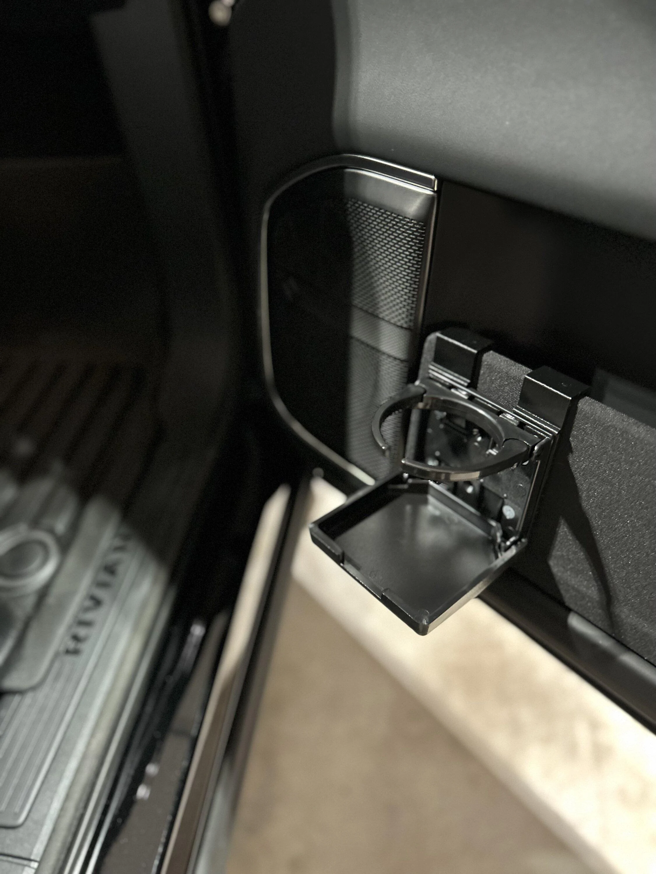 Rivian R1T R1S ATL_R1S Midnight Black Build IMG_0556