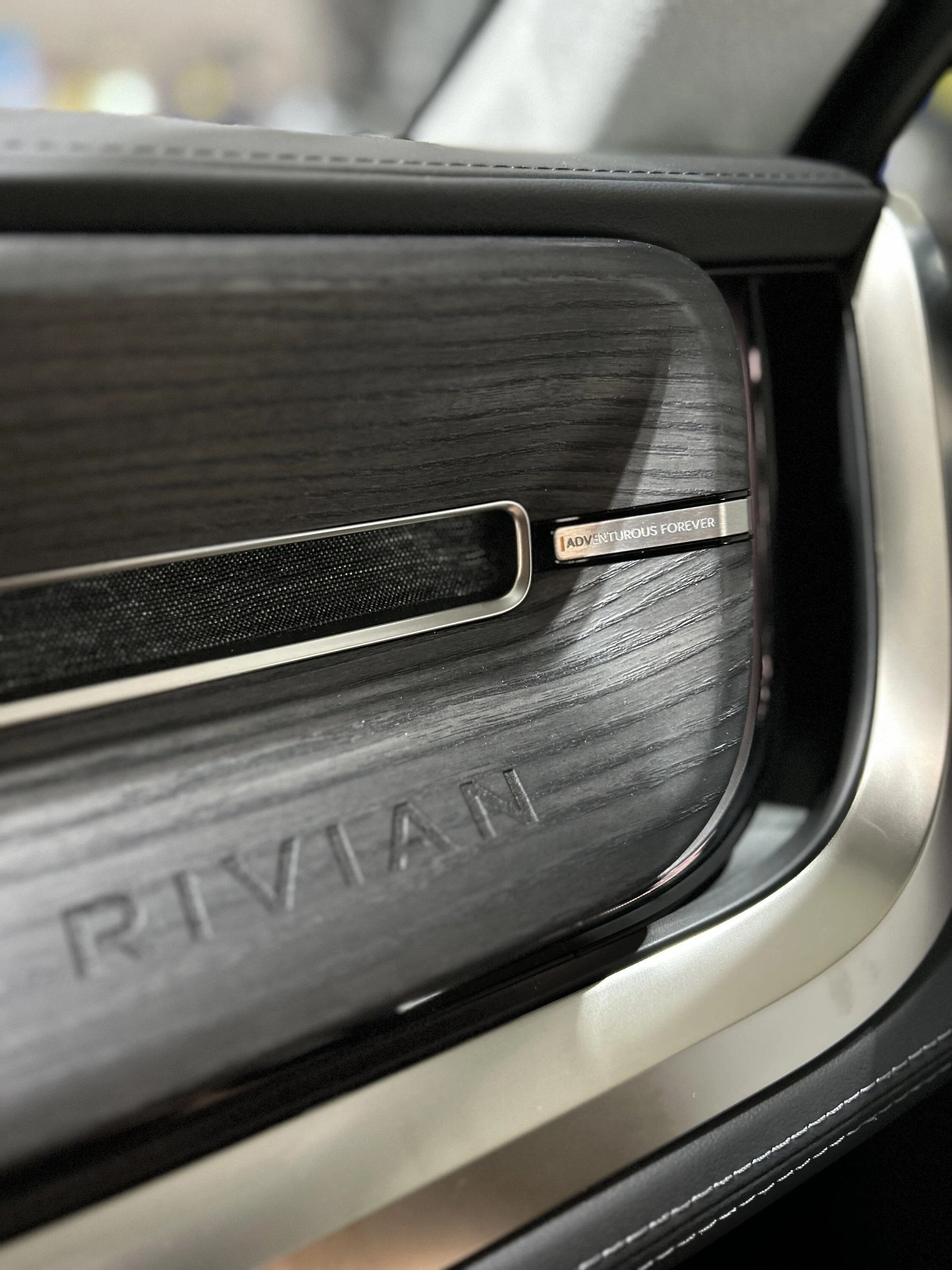 Rivian R1T R1S ATL_R1S Midnight Black Build IMG_0558