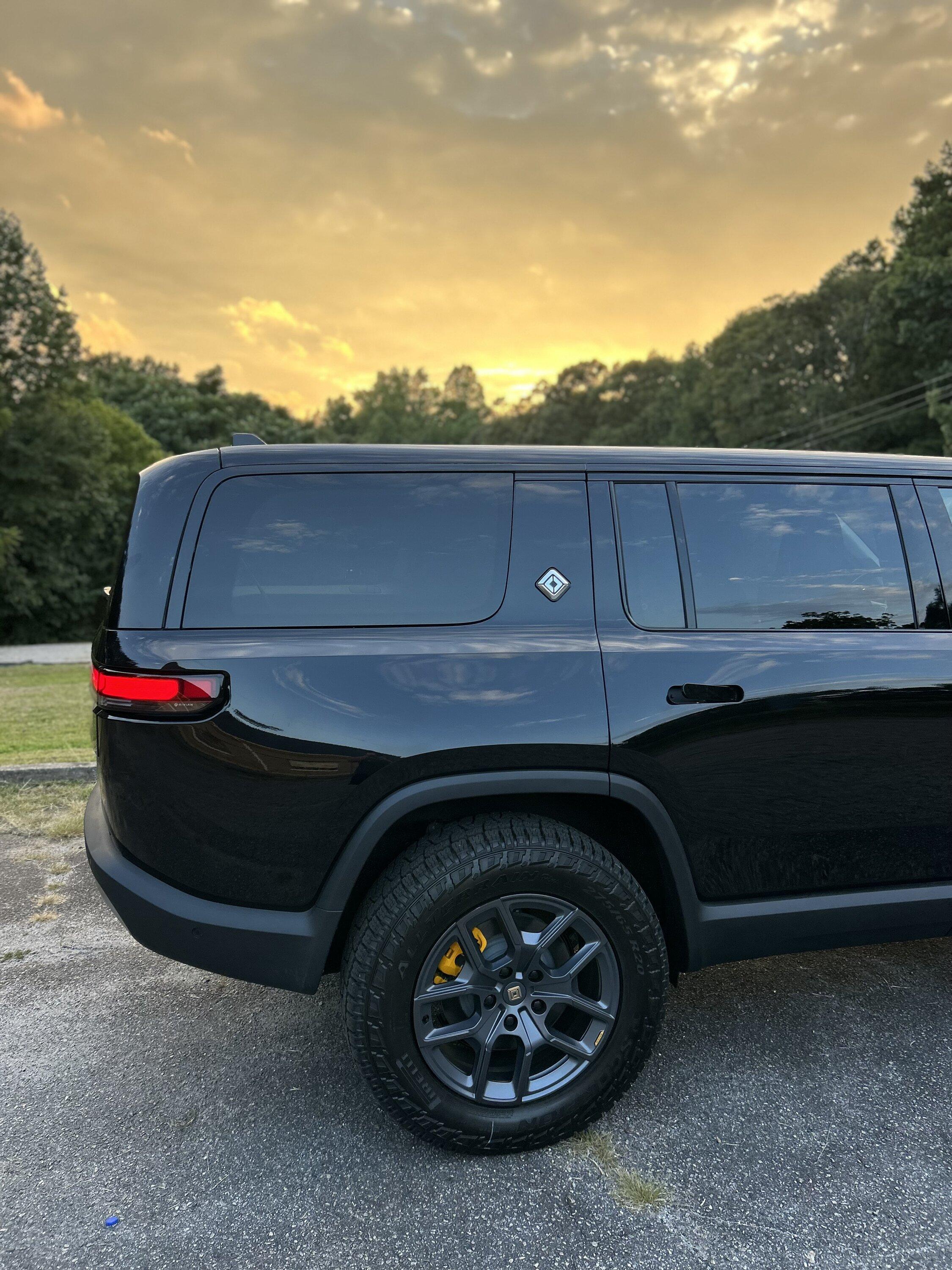 Rivian R1T R1S ATL_R1S Midnight Black Build IMG_0635