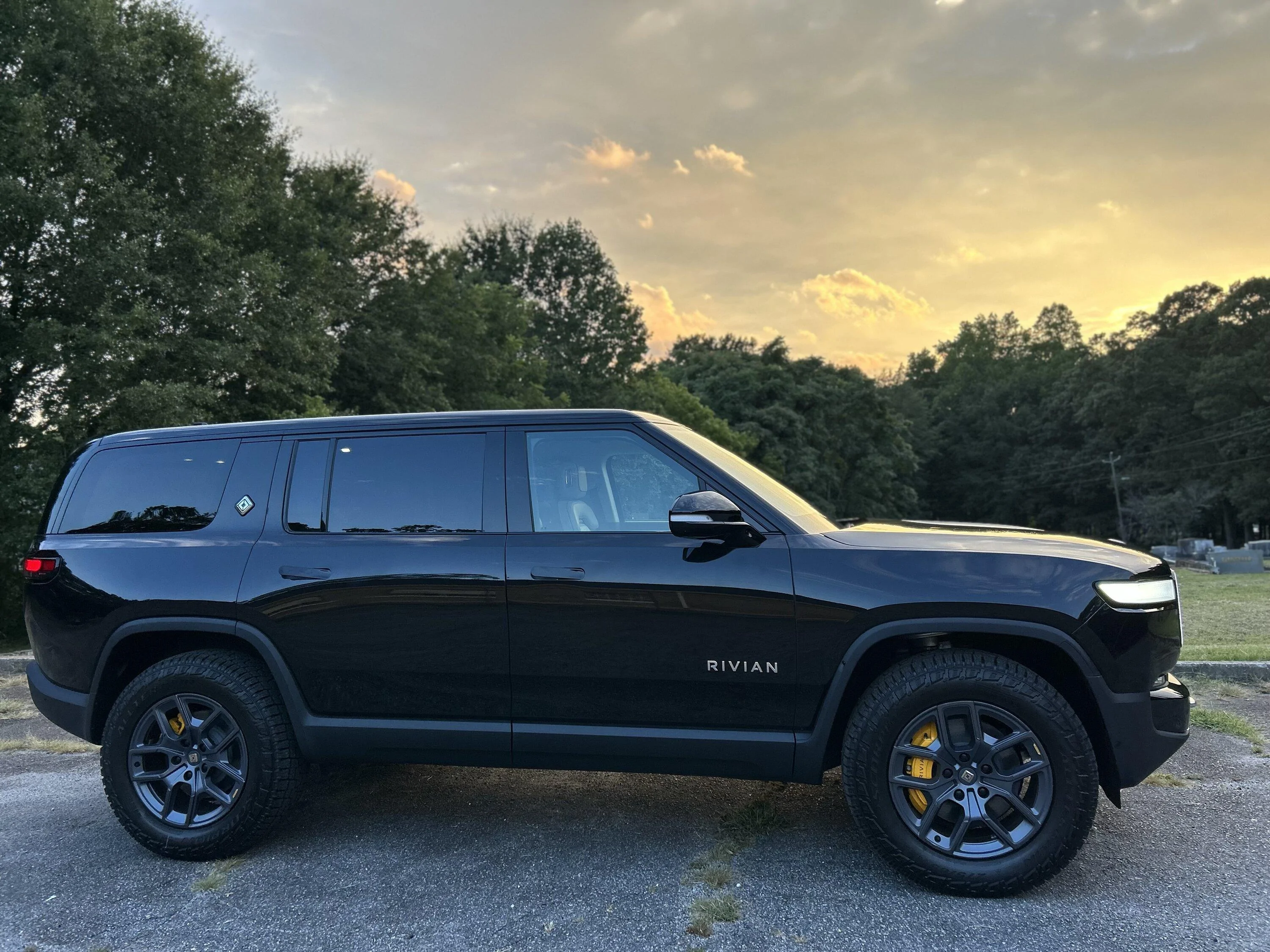 Rivian R1T R1S MIDNIGHT (Black) Rivian Photos img_0631-jpeg