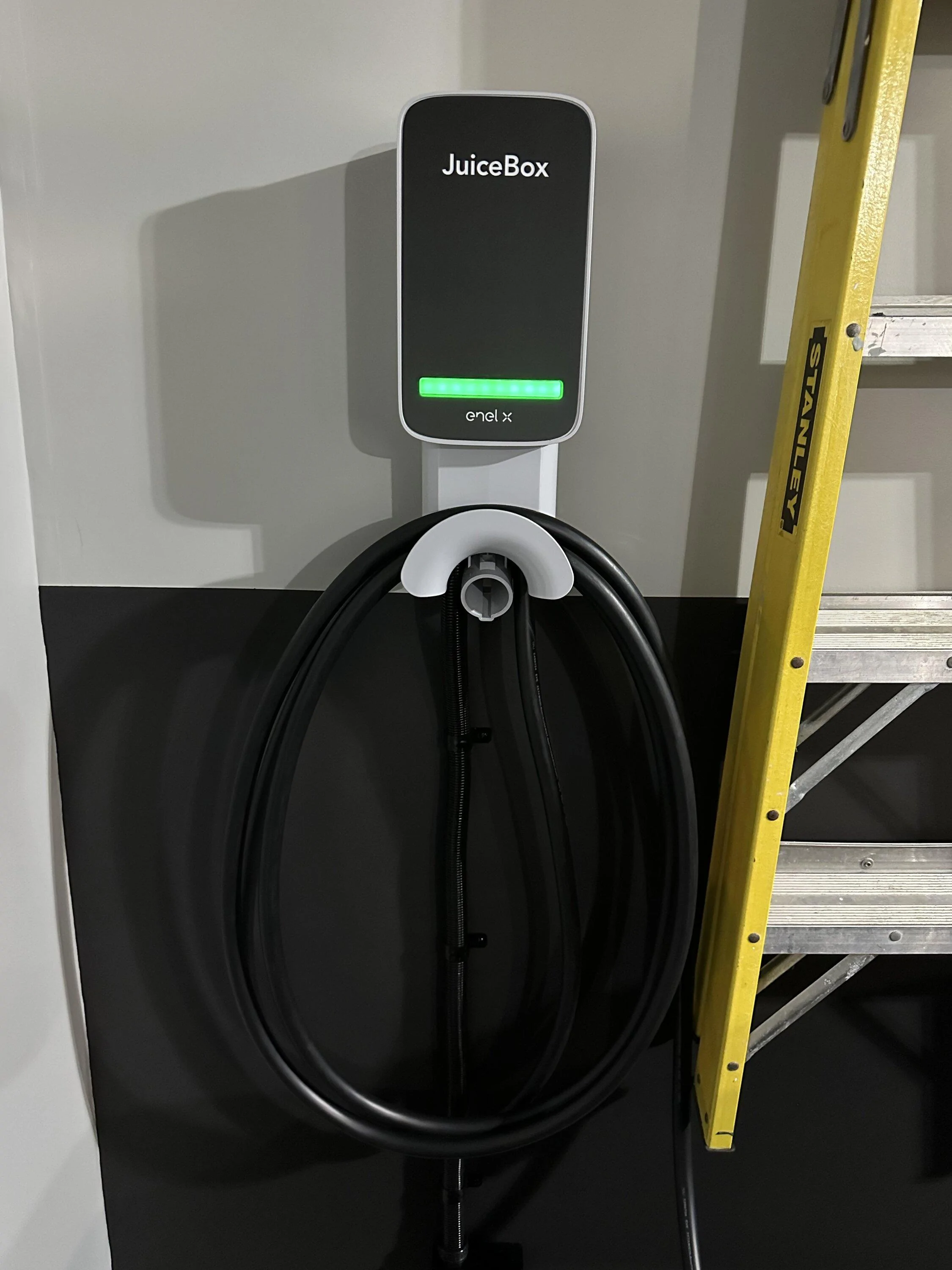 Rivian R1T R1S Enel X JuiceBox 48A EVSE IMG_8133