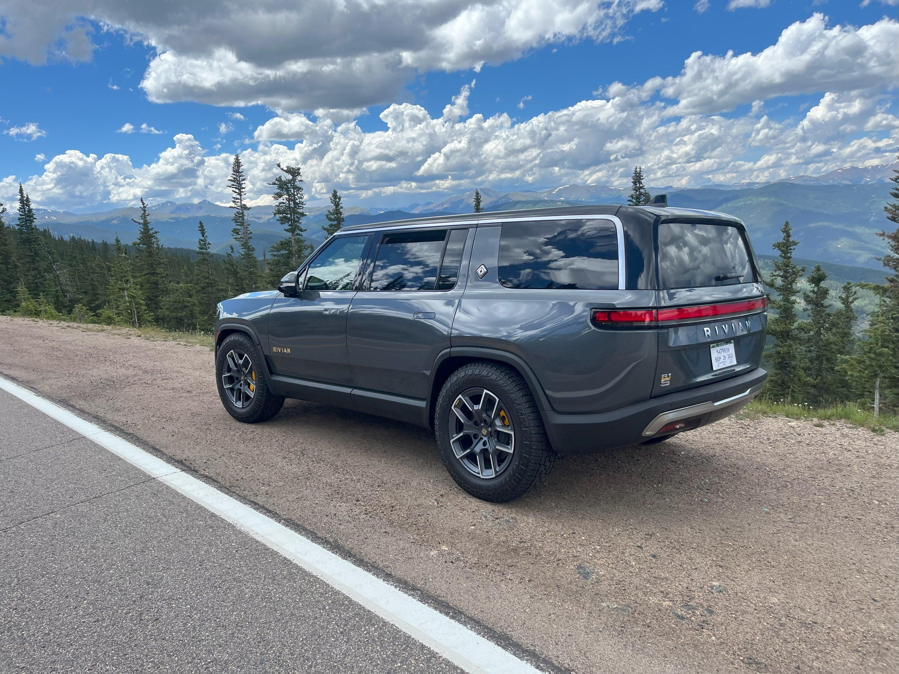 Rivian R1T R1S R1S Delivery Day! IMG_0006