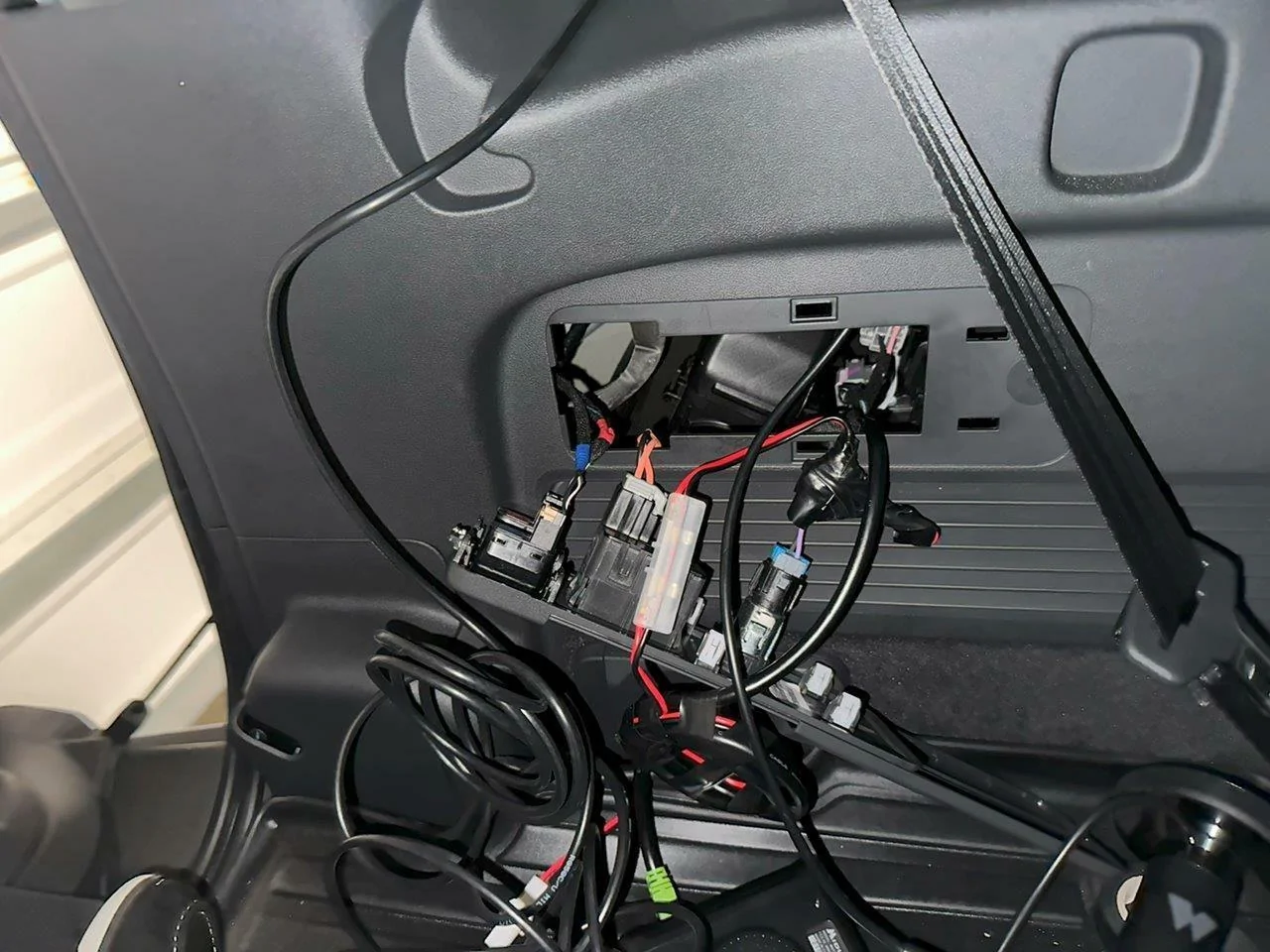 Rivian R1T R1S Hardwire Midland MXT275 GMRS 2-Way Radio with rear 12V power tap (R1S) IMG_5824.jpg?ixlib=rails-4.2