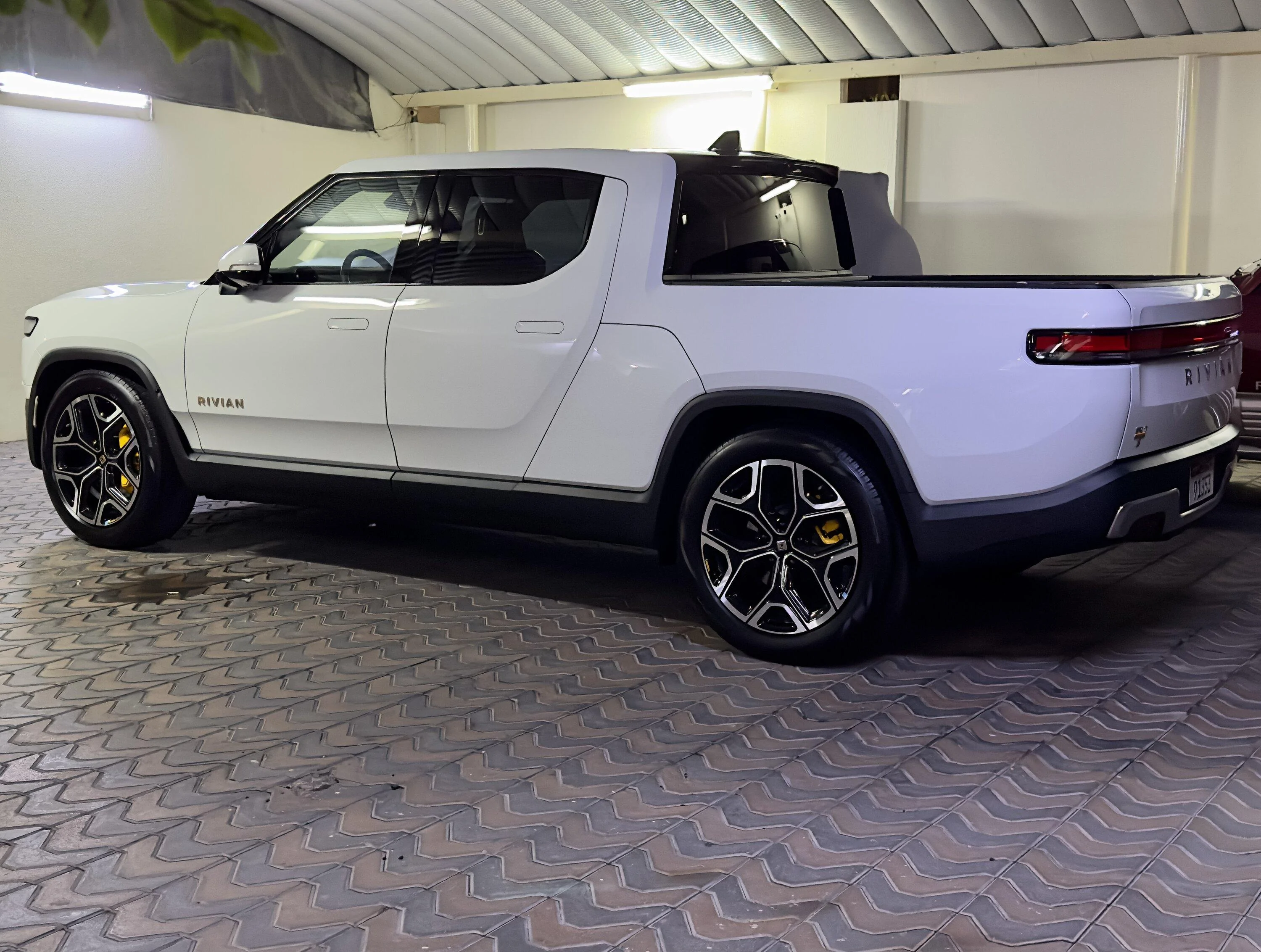 Rivian R1T R1S Wind noise solved at last -- using tube rubber seal IMG_2800