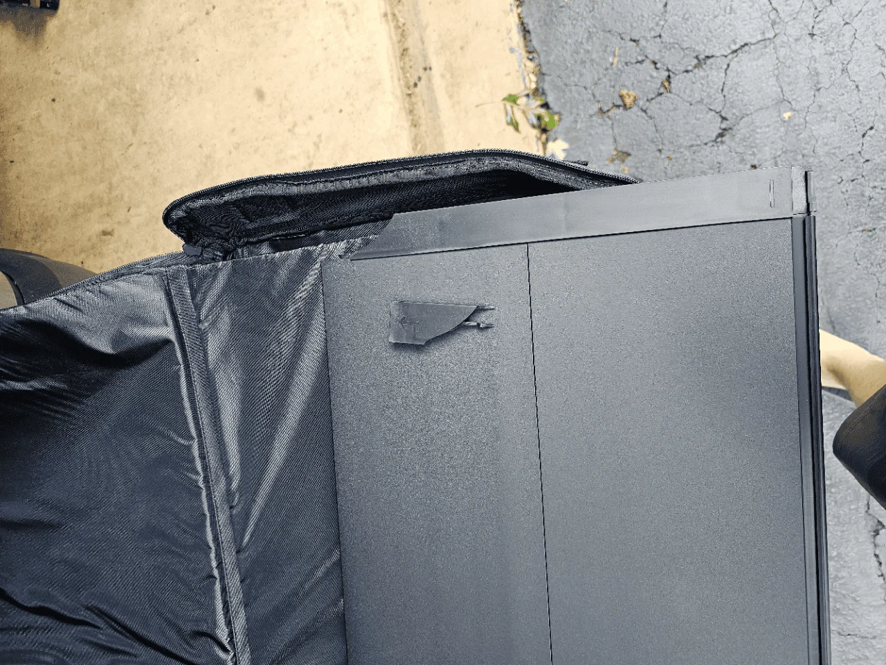 Rivian R1T R1S Received my manual tonneau cover and the slats already broke 20230808_134316
