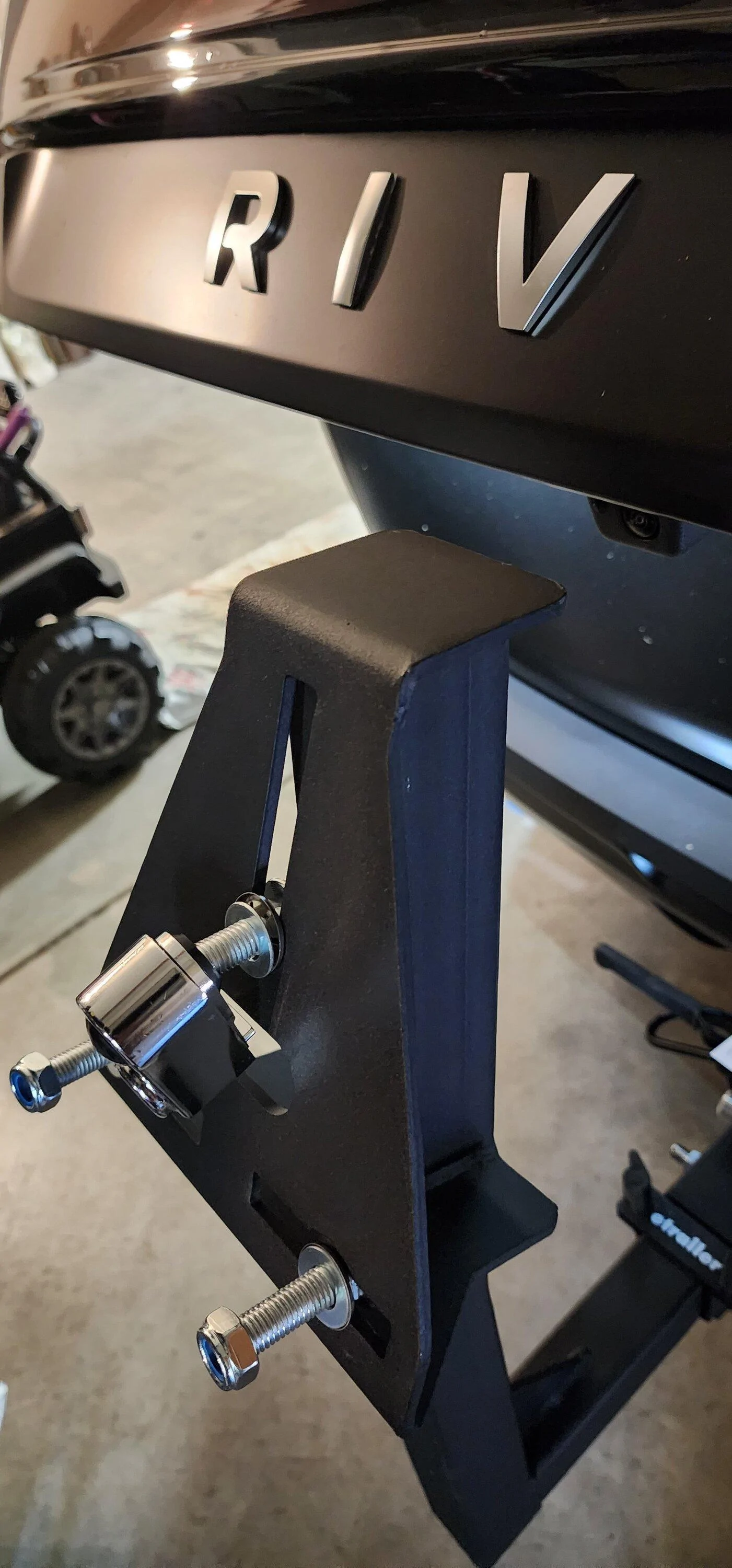 Rivian R1T R1S R1S Spare tire hitch mount options? 20230807_181859