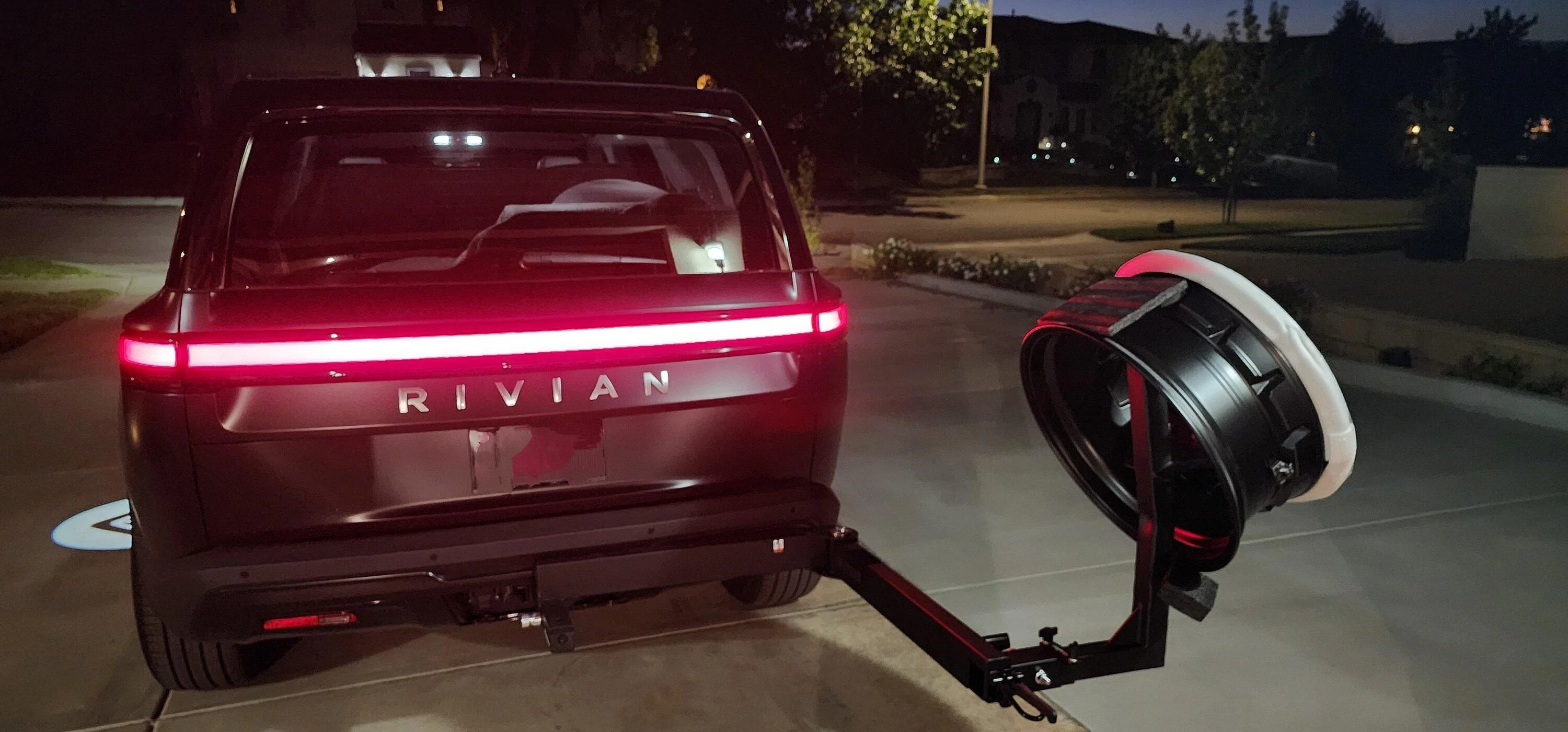 Rivian R1T R1S R1S Spare tire hitch mount options? 20230807_203633~2