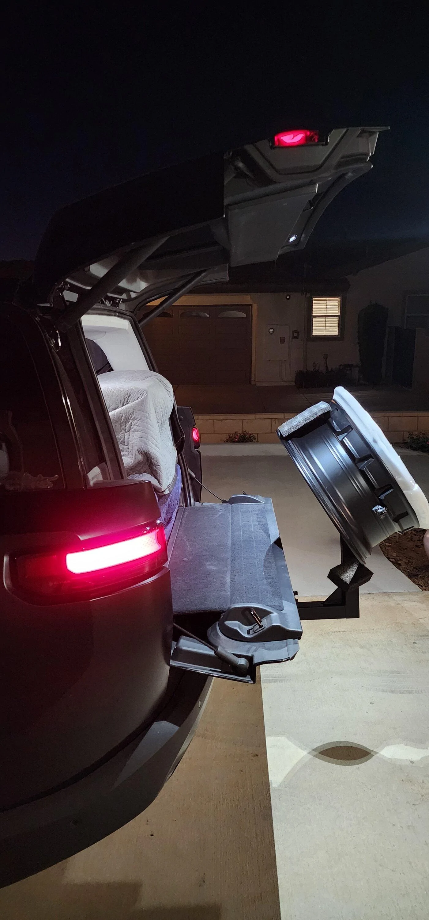 Rivian R1T R1S R1S Spare tire hitch mount options? 20230807_203733