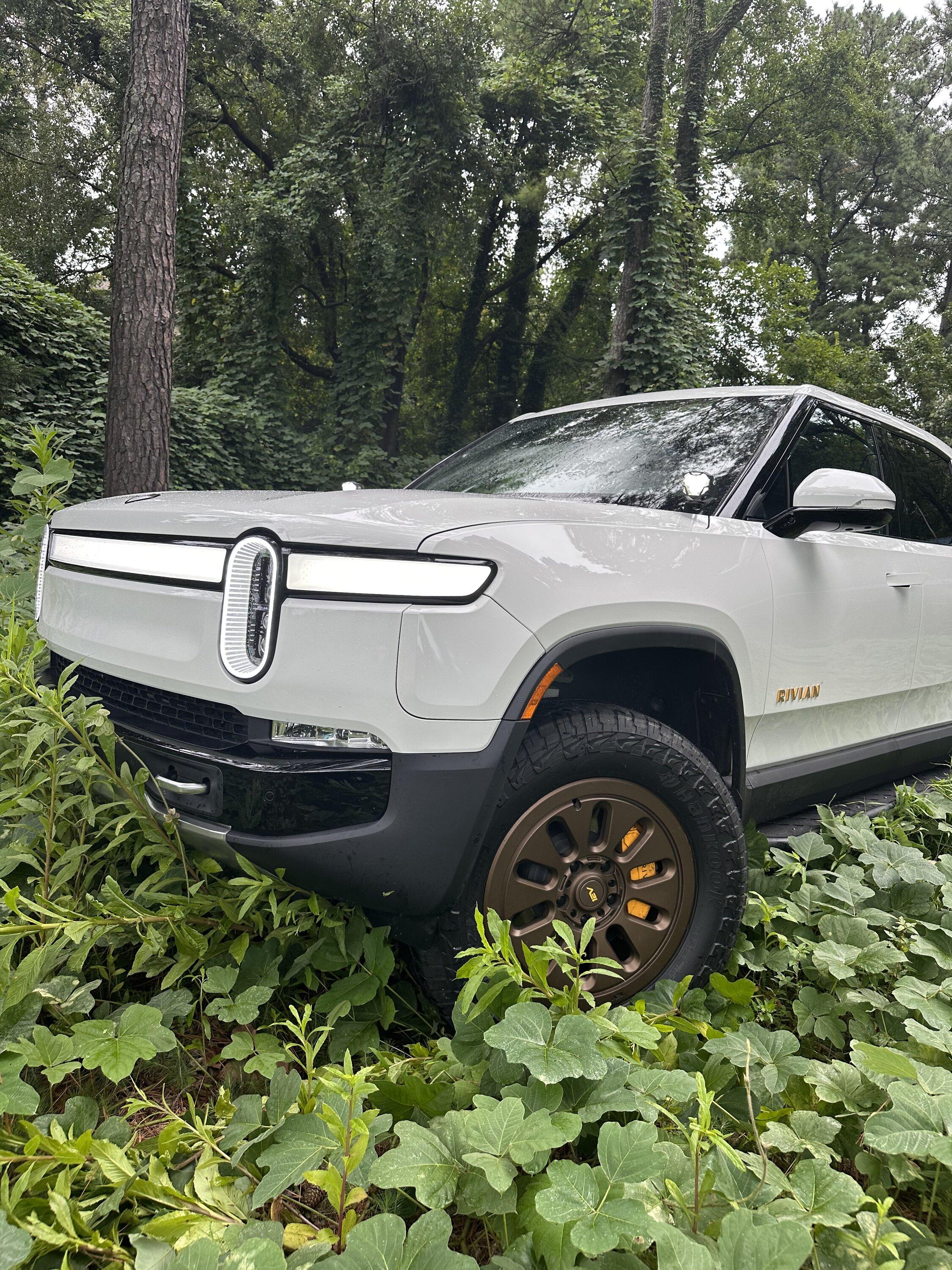 Rivian R1T R1S R1000 wheels in action - ripping up trails in Off Road Mode - Video must see B411AB77-743B-44C7-9D0C-5CBAE21EC100