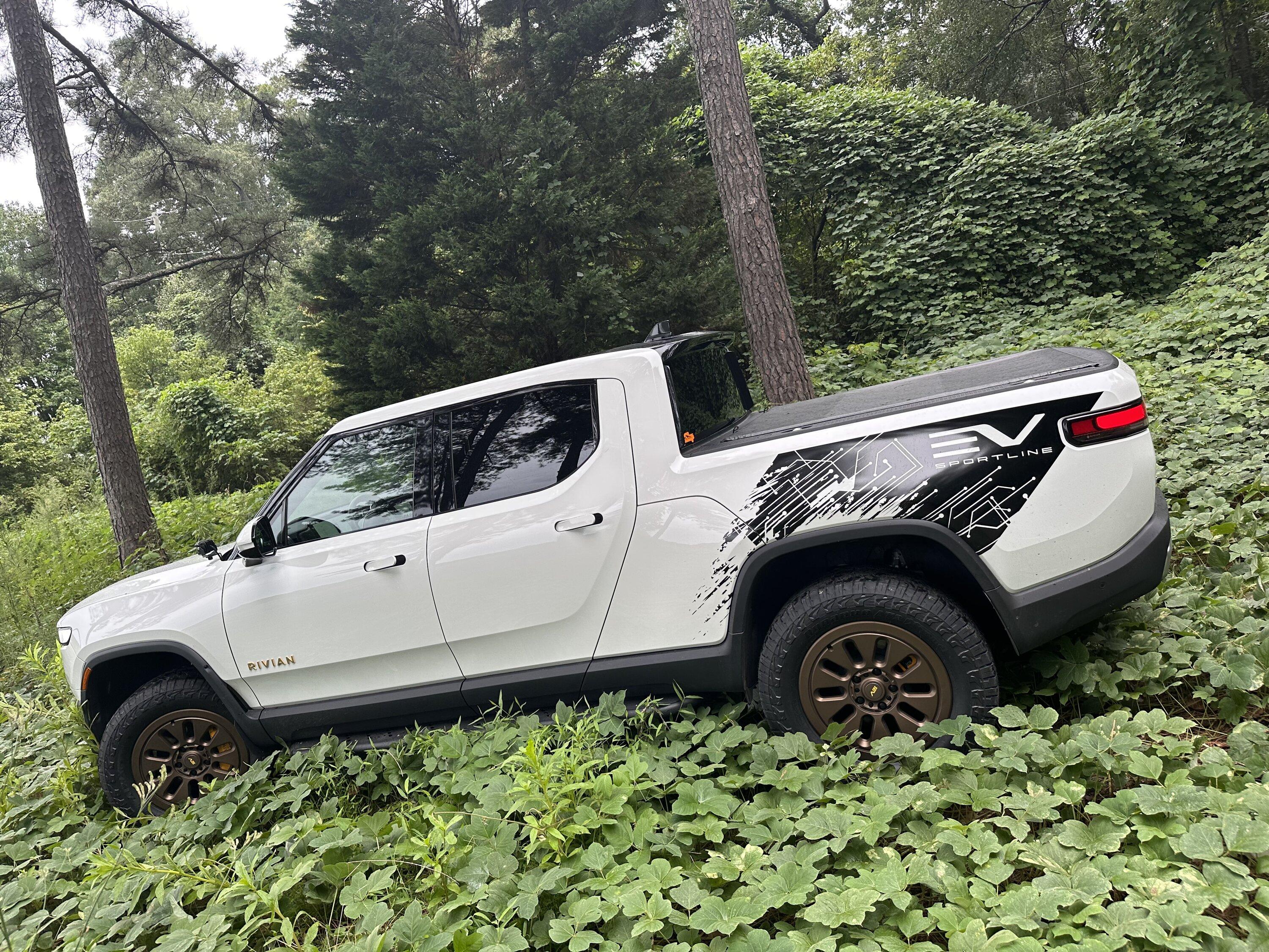 Rivian R1T R1S R1000 wheels in action - ripping up trails in Off Road Mode - Video must see 6508EDCF-476D-46B9-BA50-E5A8F4332D41